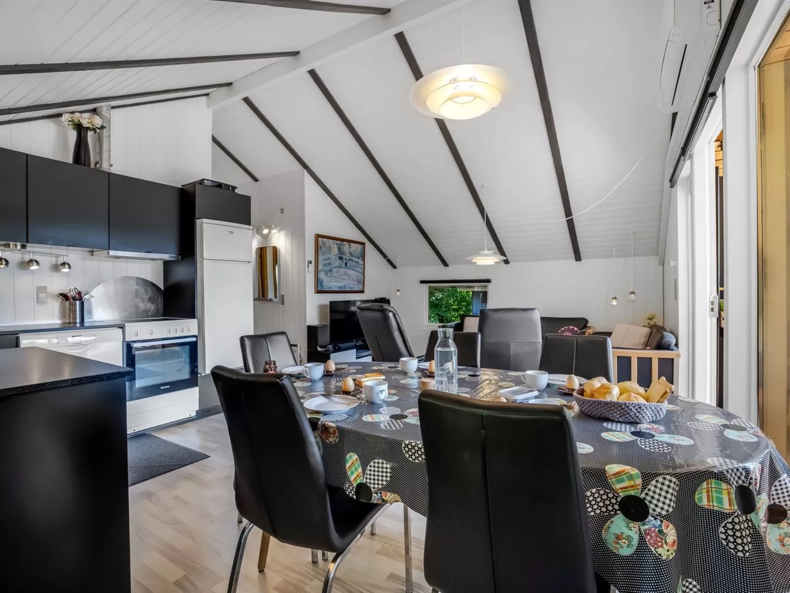 "Yarla" - 500m to the fjord-Inside