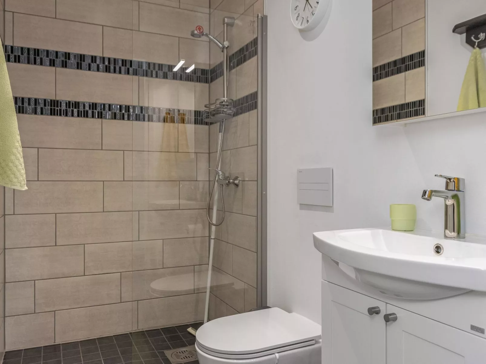 Järven idylli-Inside