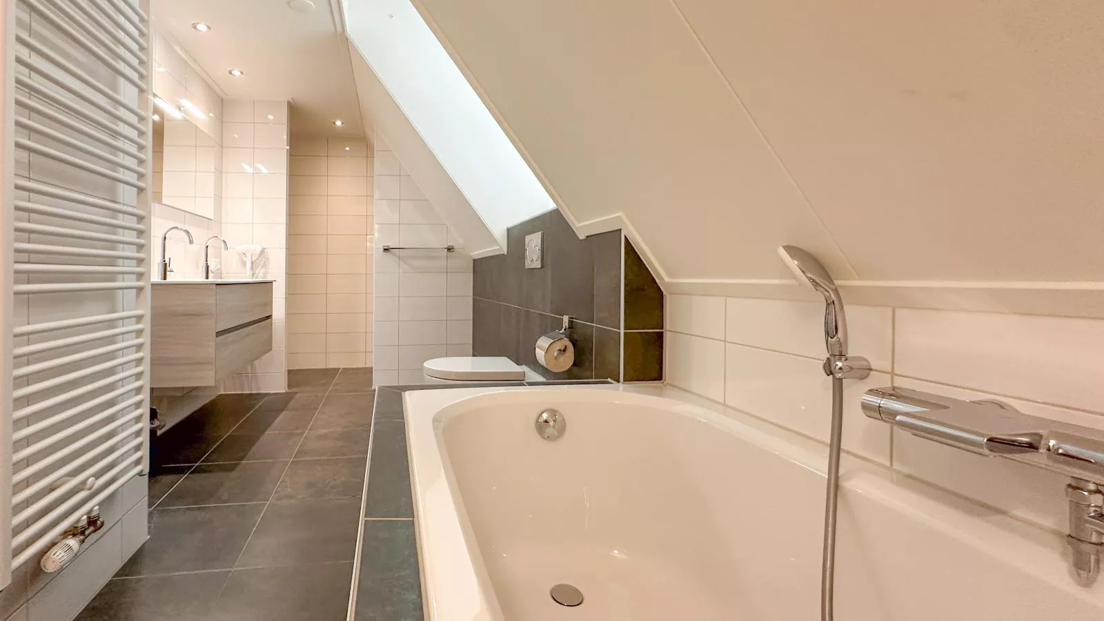 Happy Beach 48-Bathroom