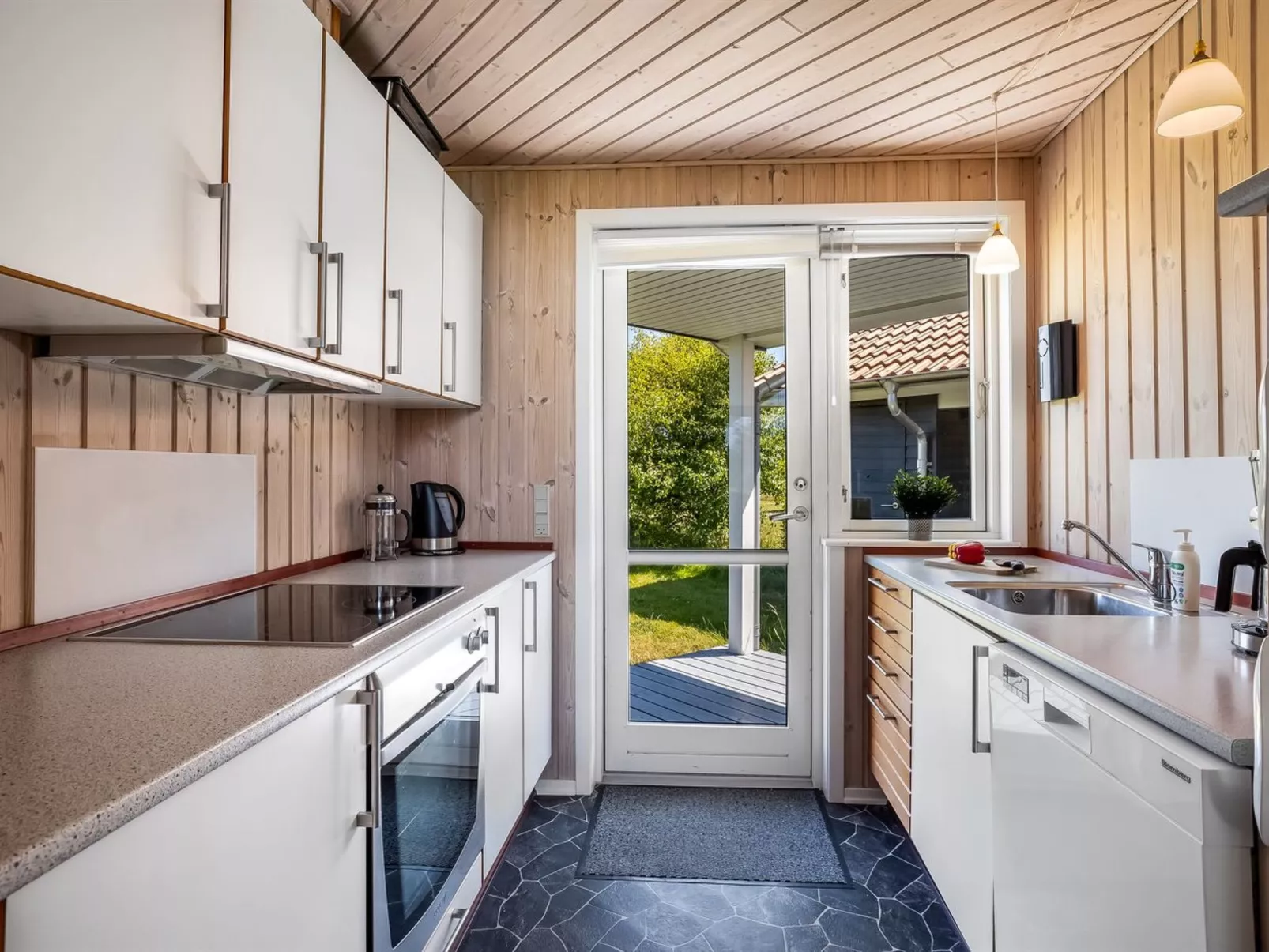 "Ernesta" -  from the sea-Inside