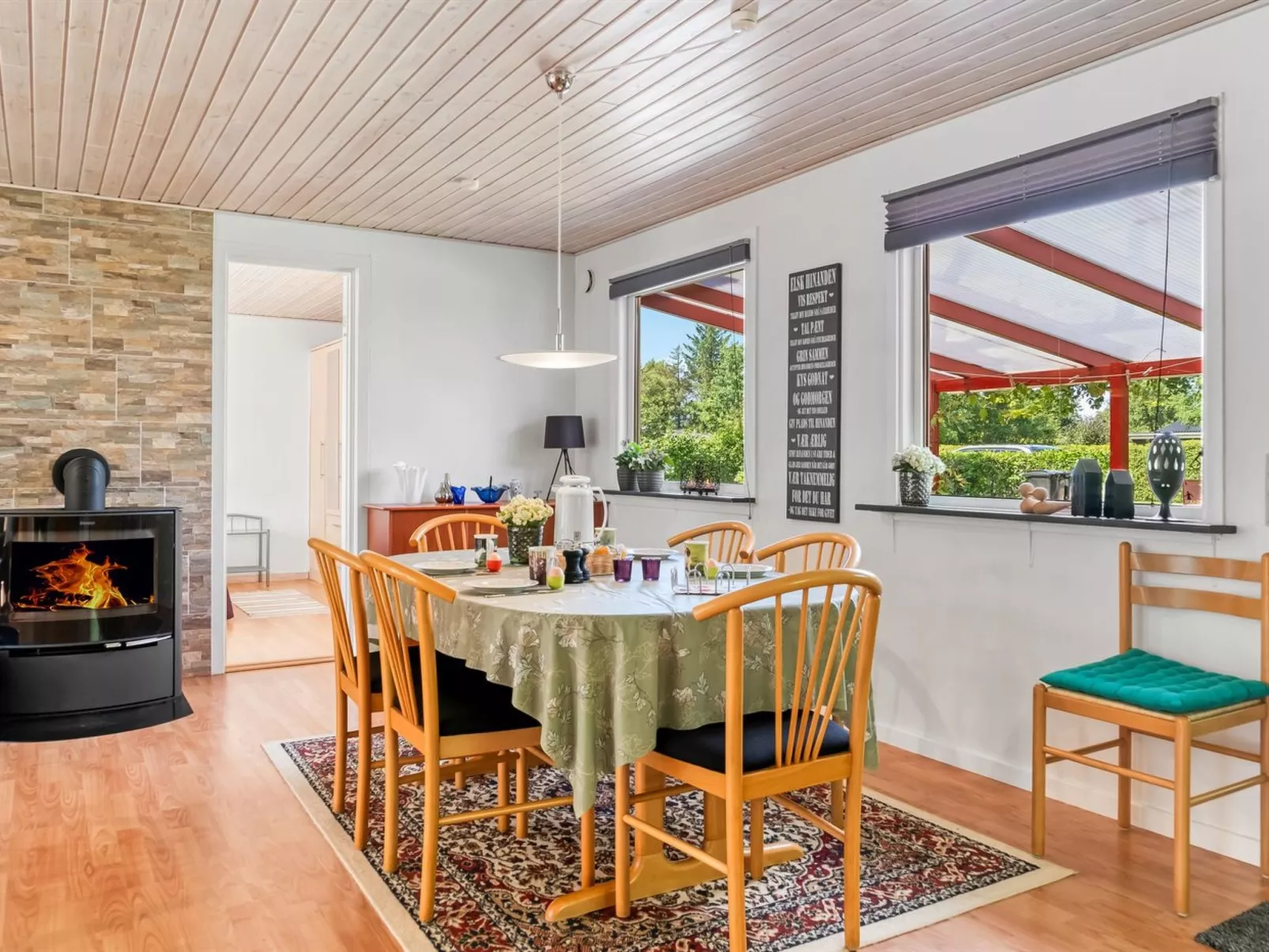 "Sallie" - 500m to the fjord-Drinnen