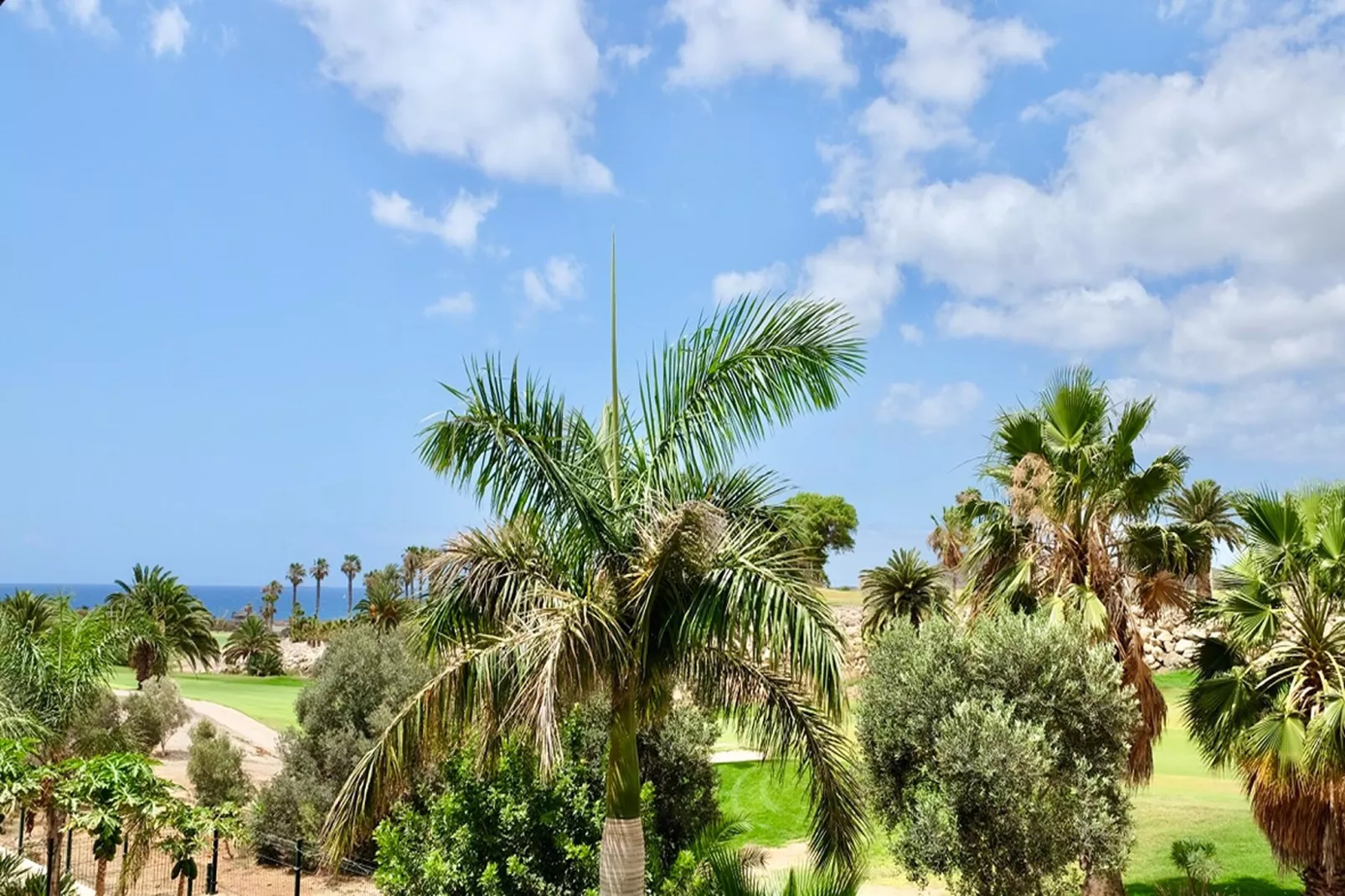 Casa Amarilla Golf-View in summer