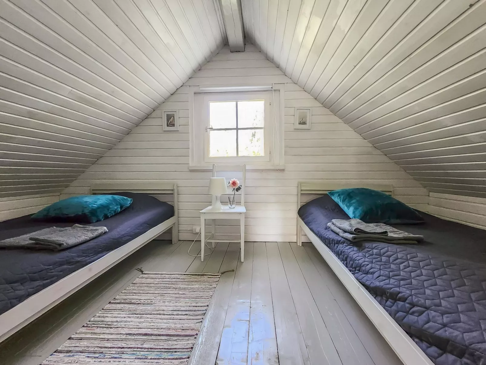 Den lilla röda stugan-Drinnen