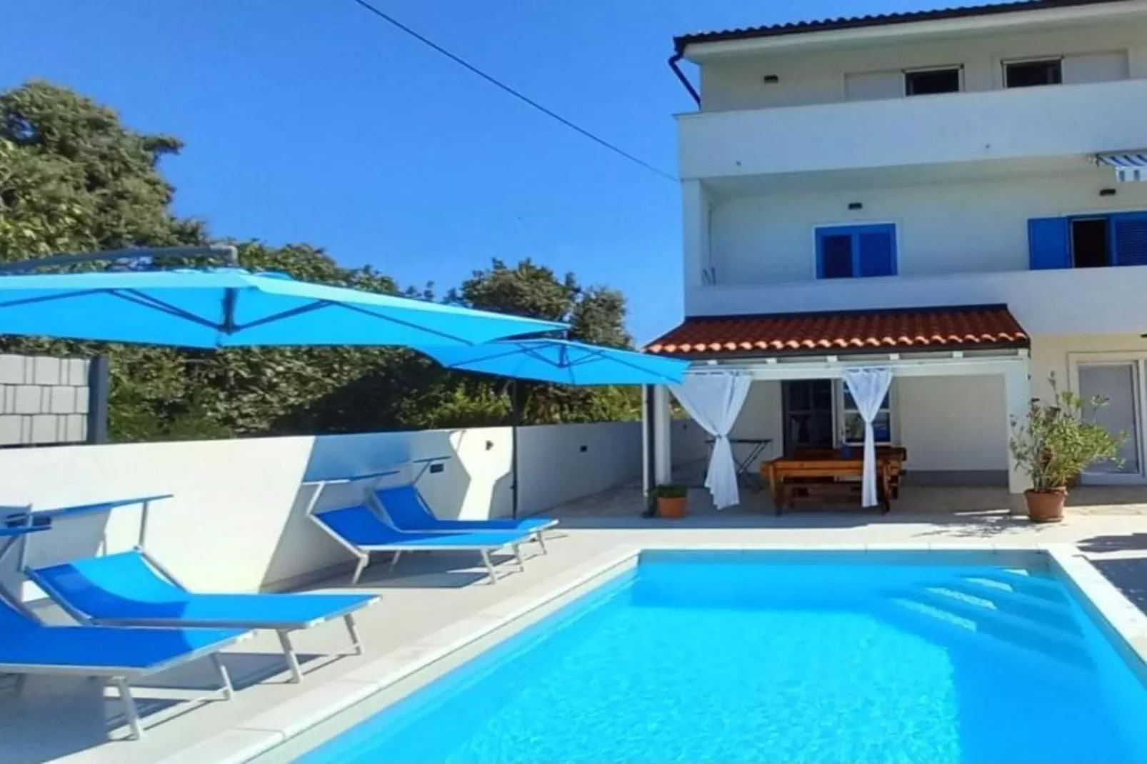 Two Bedroom Apartment With Private Pool-Piscine