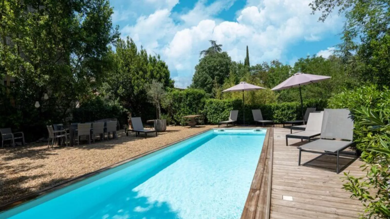 Grenadiers-Swimming pool