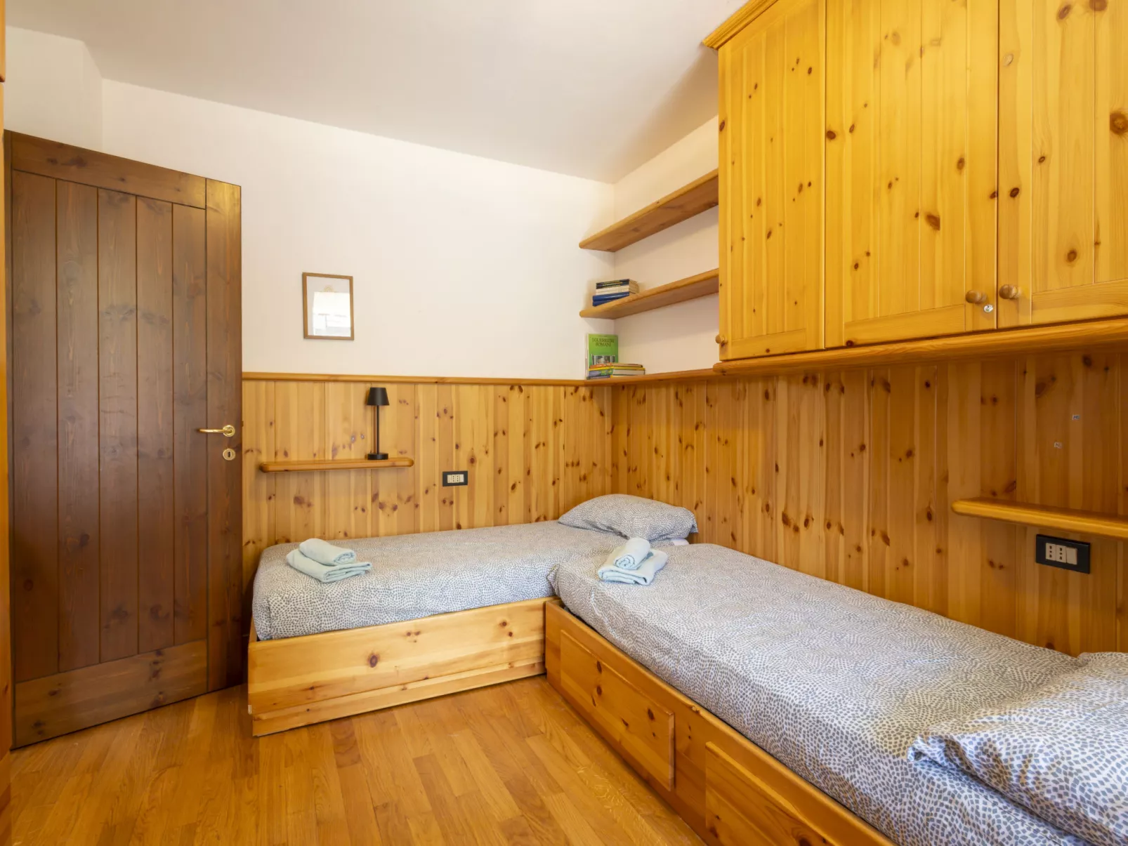 Monte Confinale Garden View-Drinnen