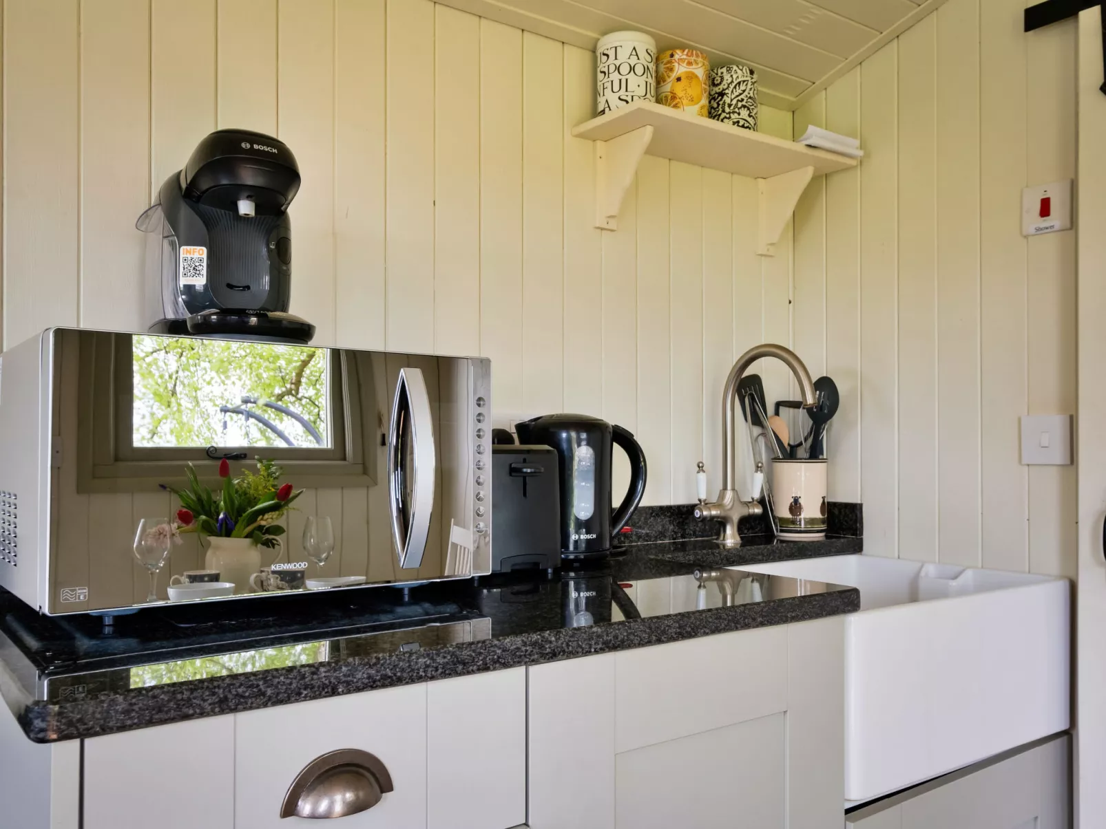 Hay and Hedgerow Glamping-Dedans