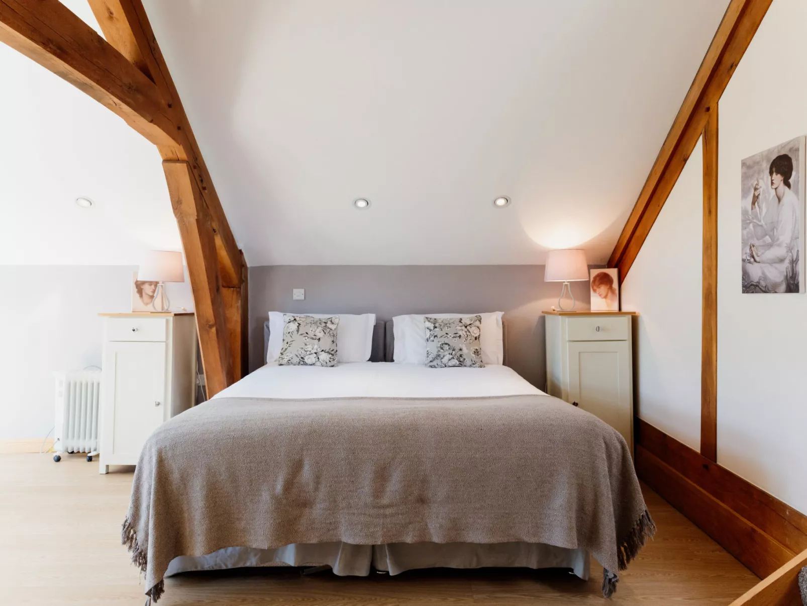 The Welsh Barn-Dedans