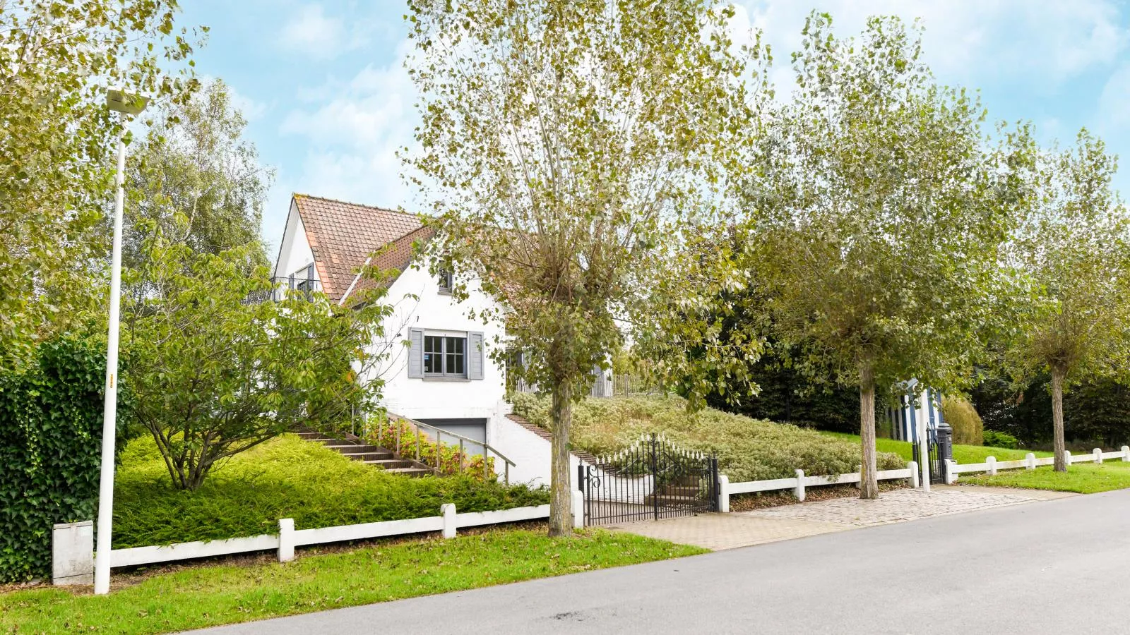 Floribert-Exterior in summer