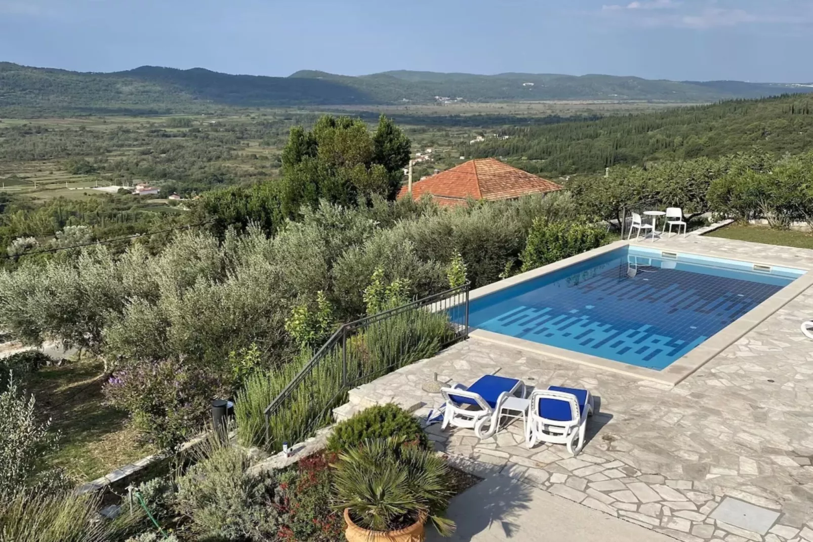 Villa Oliva - Two Bedroom Villa with Terrace and Swimming pool-Schwimmbad