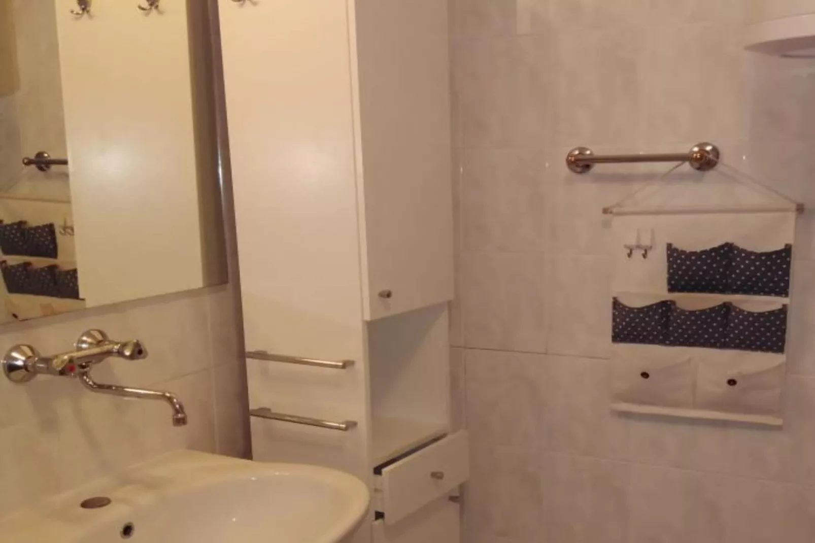 Three-Bedroom Apartment-Bathroom