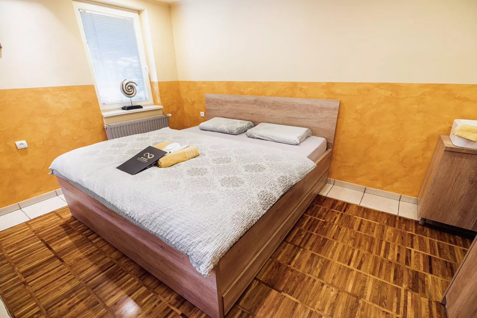 Elegant and Stylish Retreat Apartments with Terrace - Two Bedroom Apartment with Terrace-Chambre