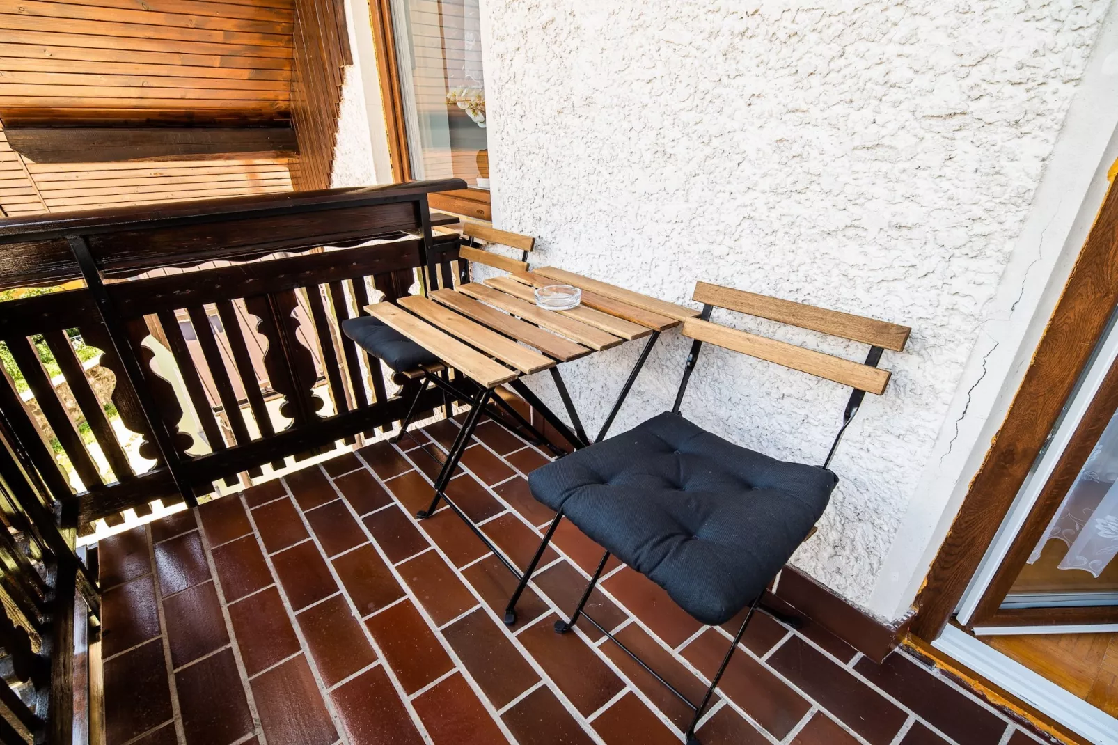 Mountain View Haven Apartments - One Bedroom Apartment  with Balcony-Terrasse/Balkon