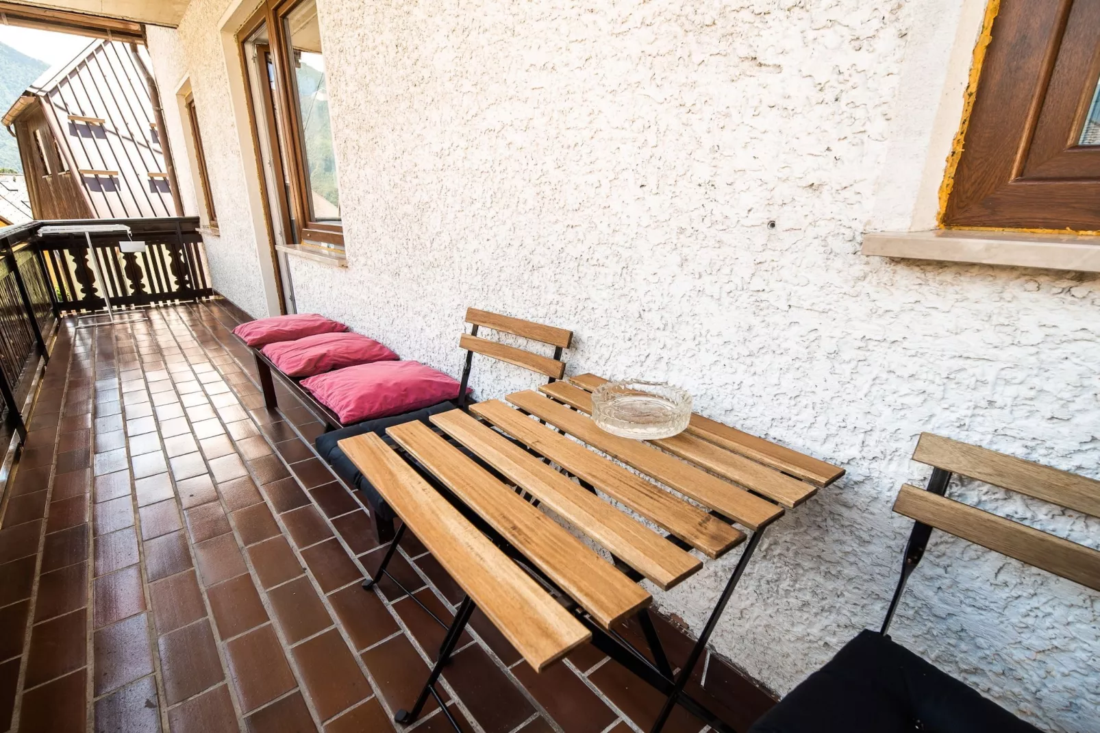 Mountain View Haven Apartments - Two Bedroom Apartment with Balcony-Terrasse/Balkon