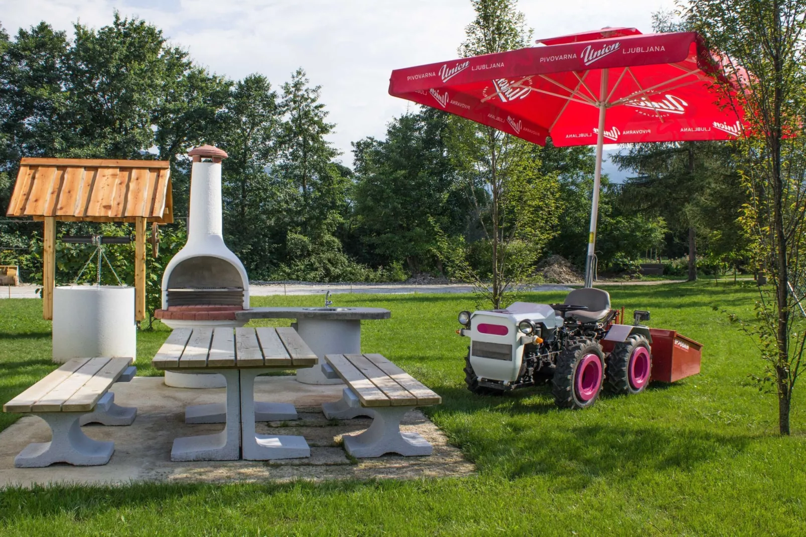 Cozy Holiday Home with Garden, BBQ, and Outdoor Dining Area in Rečica ob Savinji - Two Bedroom Apartment-Im Freien