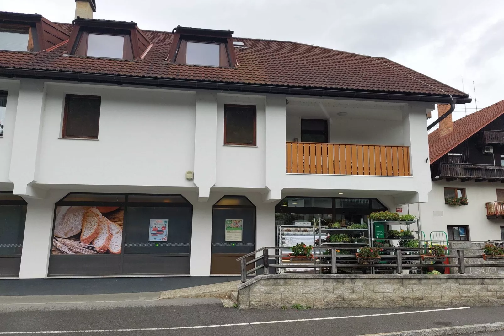 Luce Hilltop Cozy Apartment - Two Bedroom Apartment-Im Freien