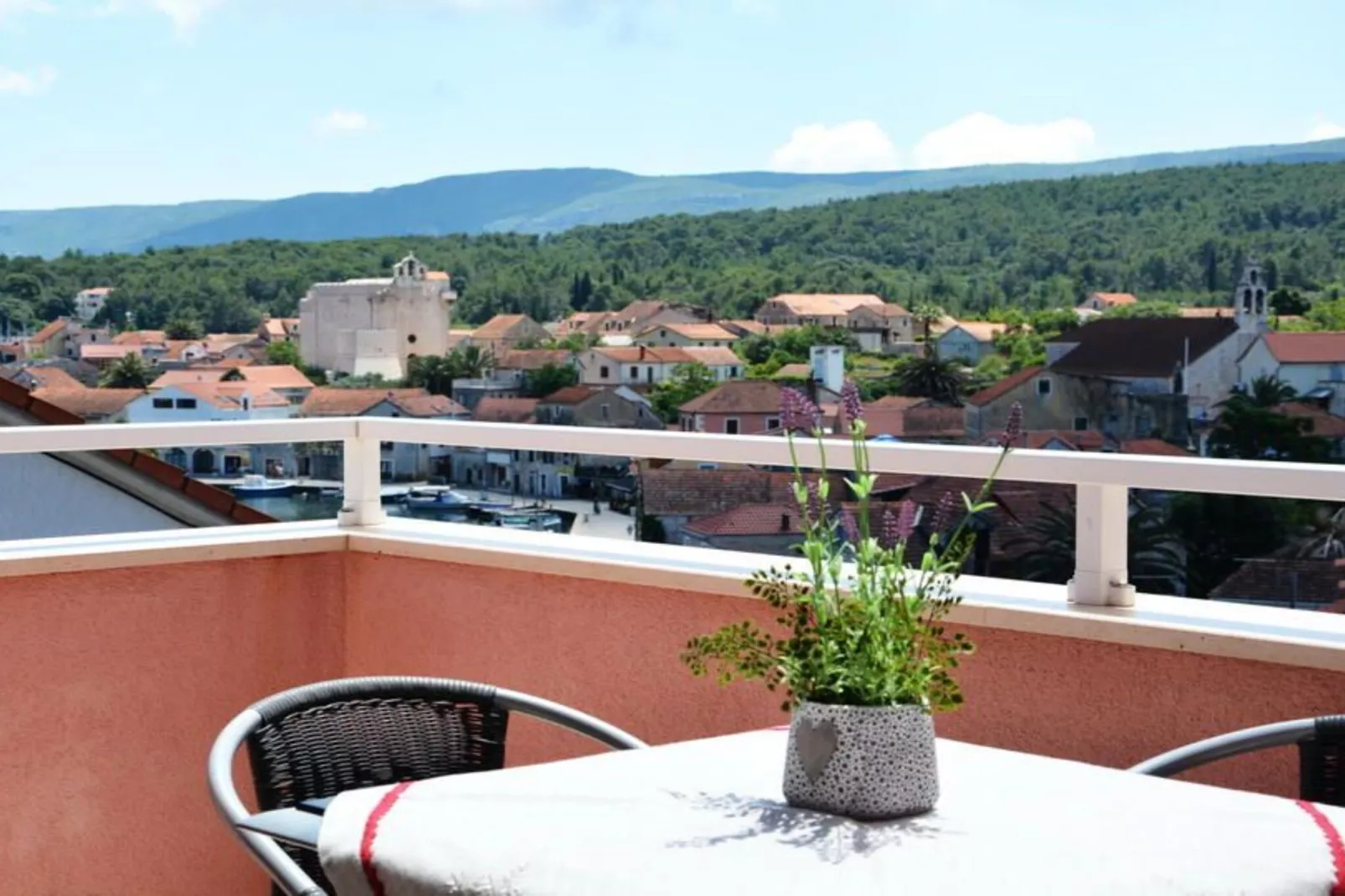 One Bedroom Apartment with Balcony and Sea View 2-Im Freien