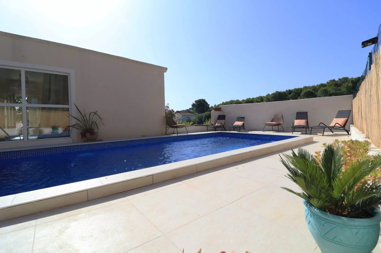 House Leta Cozy Hideaway with Pool - Four Bedroom Holiday Home with Pool-Swimming pool