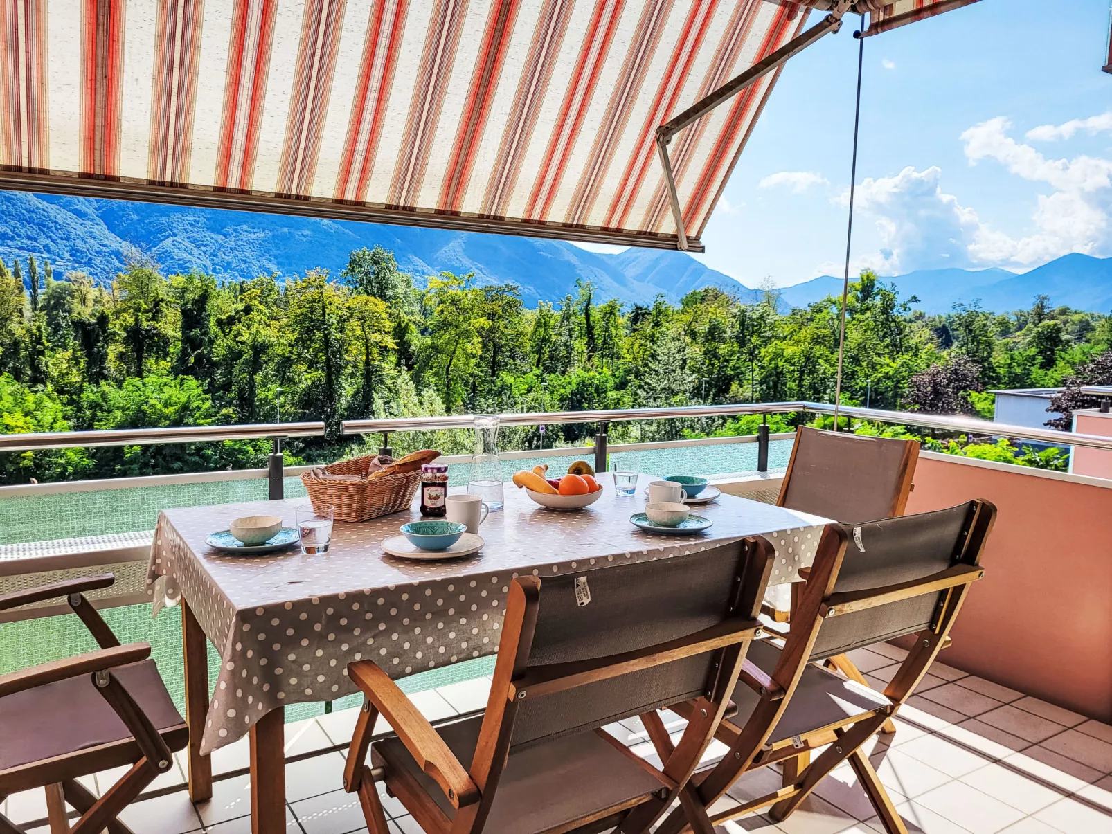 Apt.Green View-Outside