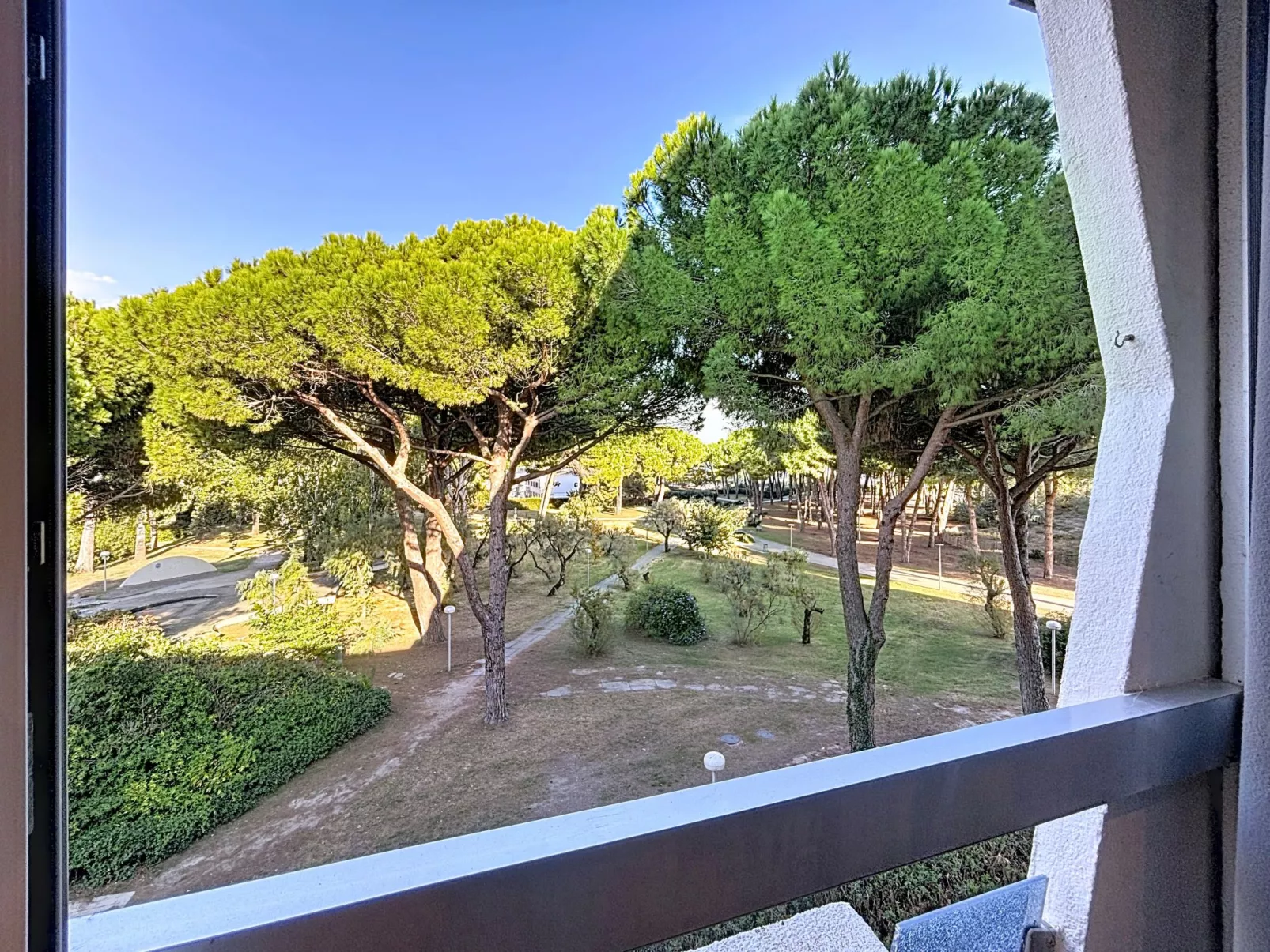 Le Saint Clair-Outside