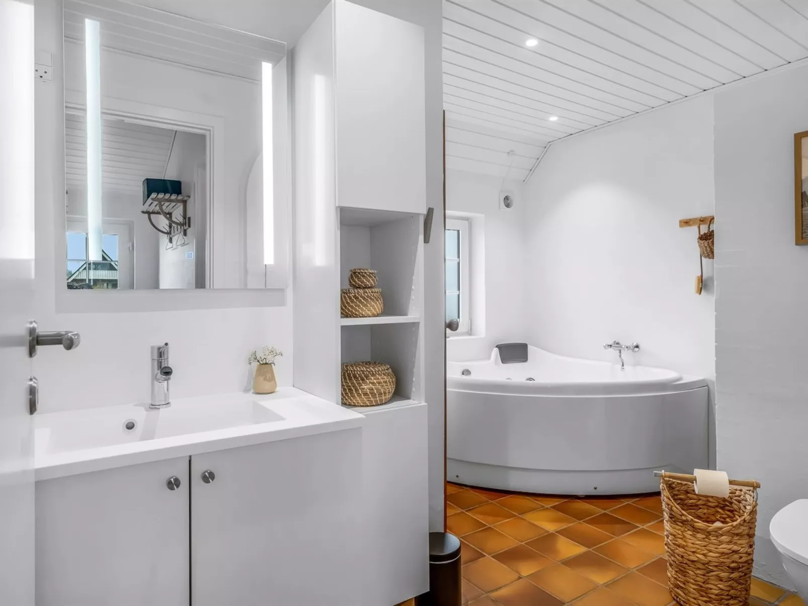 "Amber" - 300m from the sea-Inside