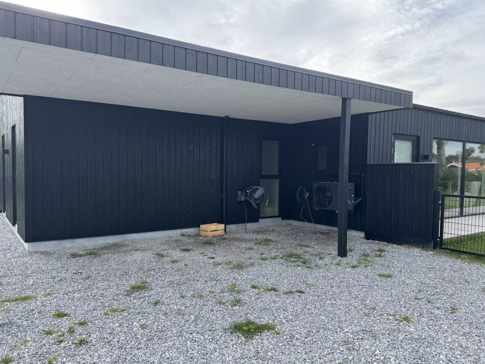 "Barnet" - 180m to the fjord-Outside