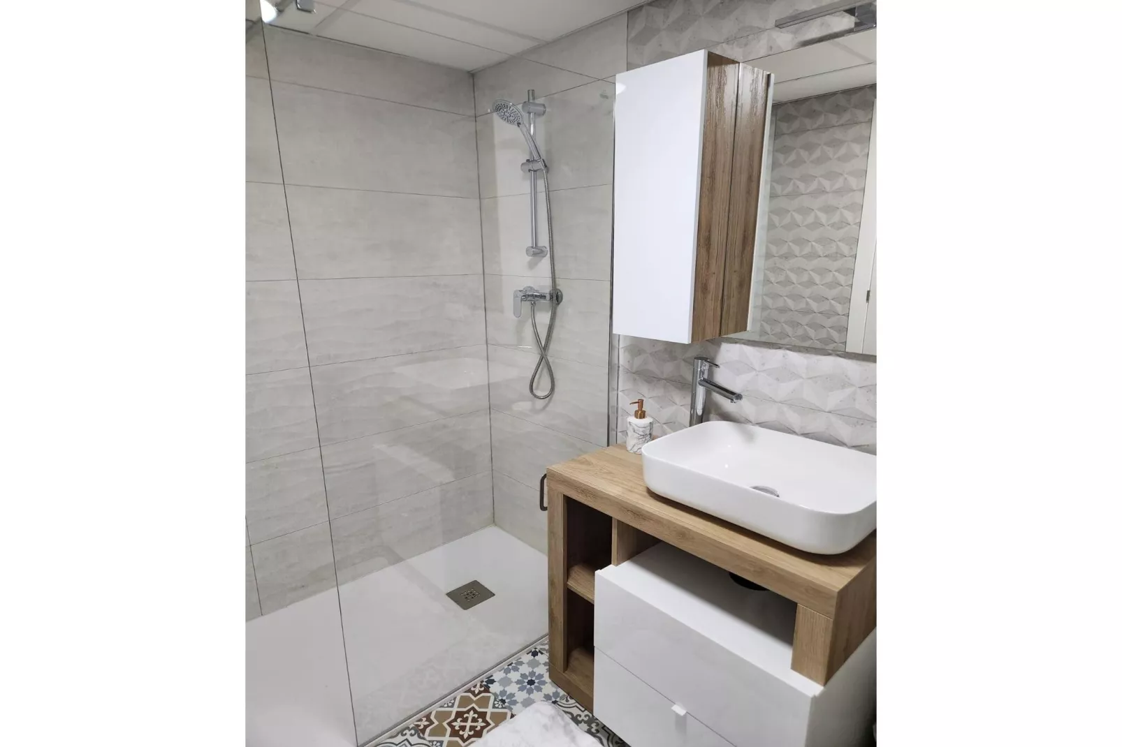 CT 339 AL - Faro's Paraiso de Vera Apartment-Bathroom