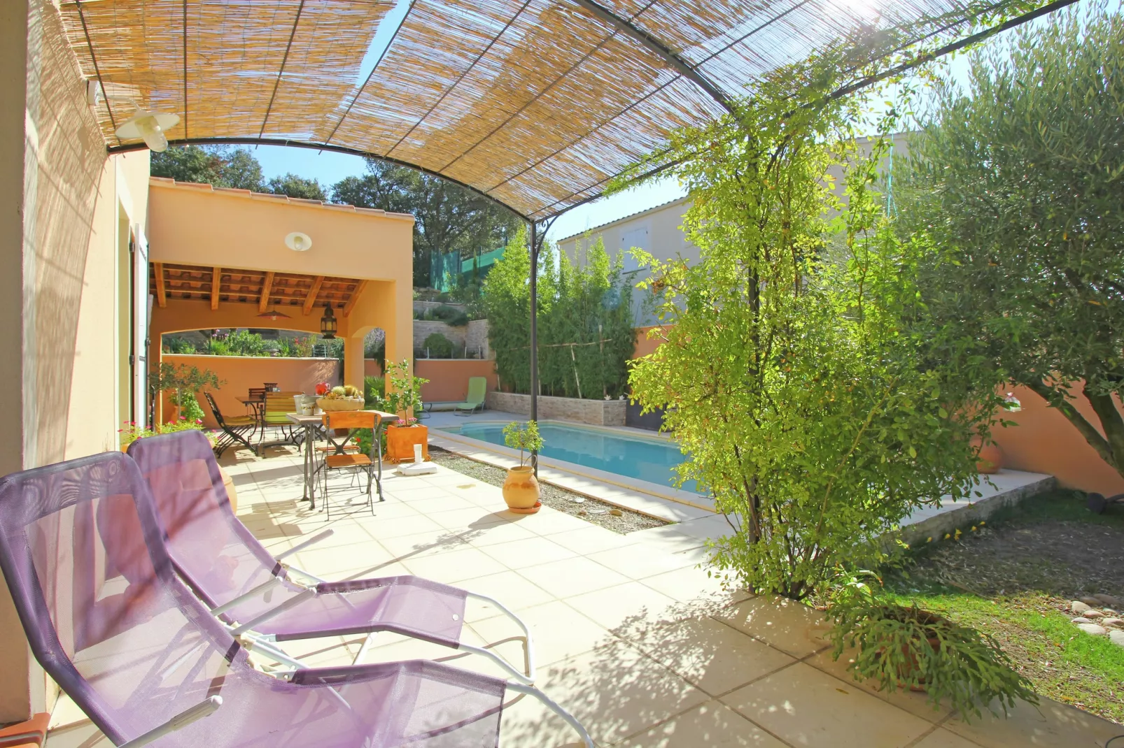 Belle maison de vacances avec piscine privée-Terrasse / balcon