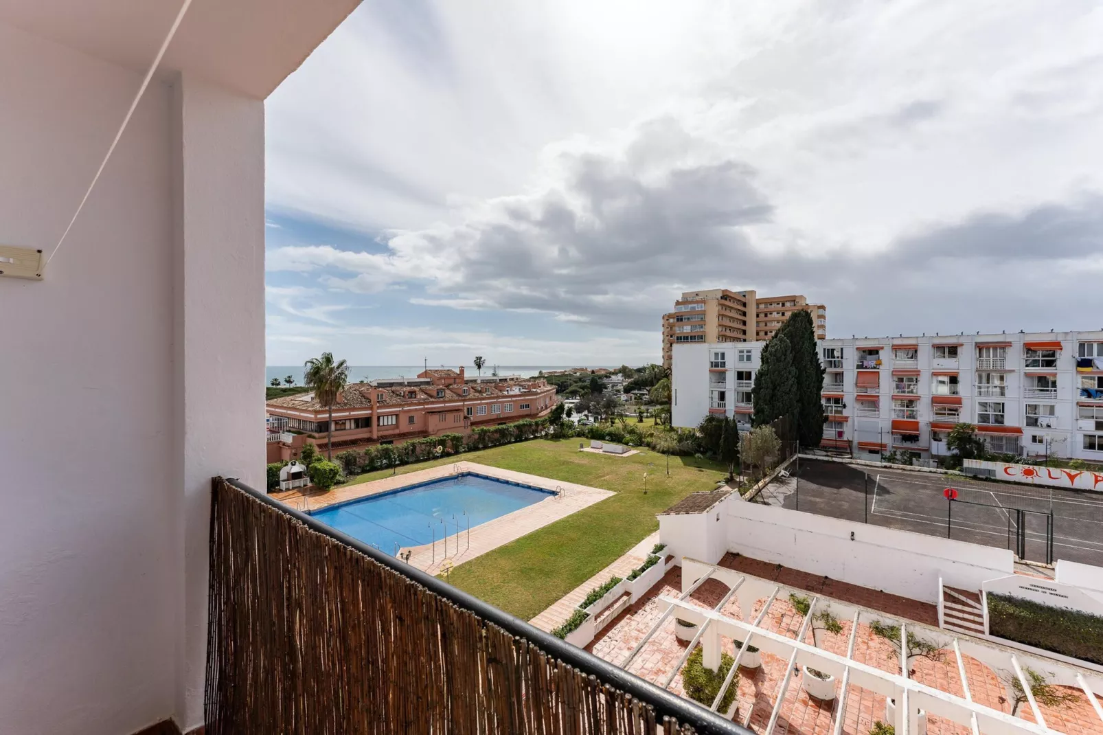 CT 376 - Faro's Calypso Duplex Penthouse - Walking distance to Beach-Terrace balcony
