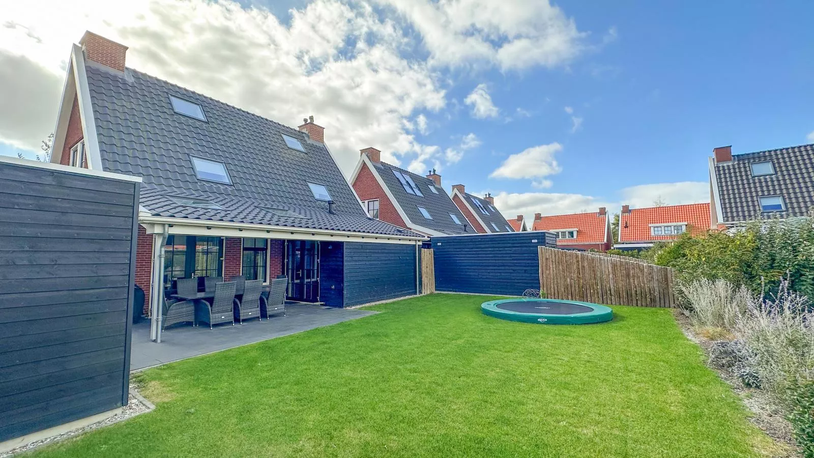 Dune Deluxe 77-Gardens in summer