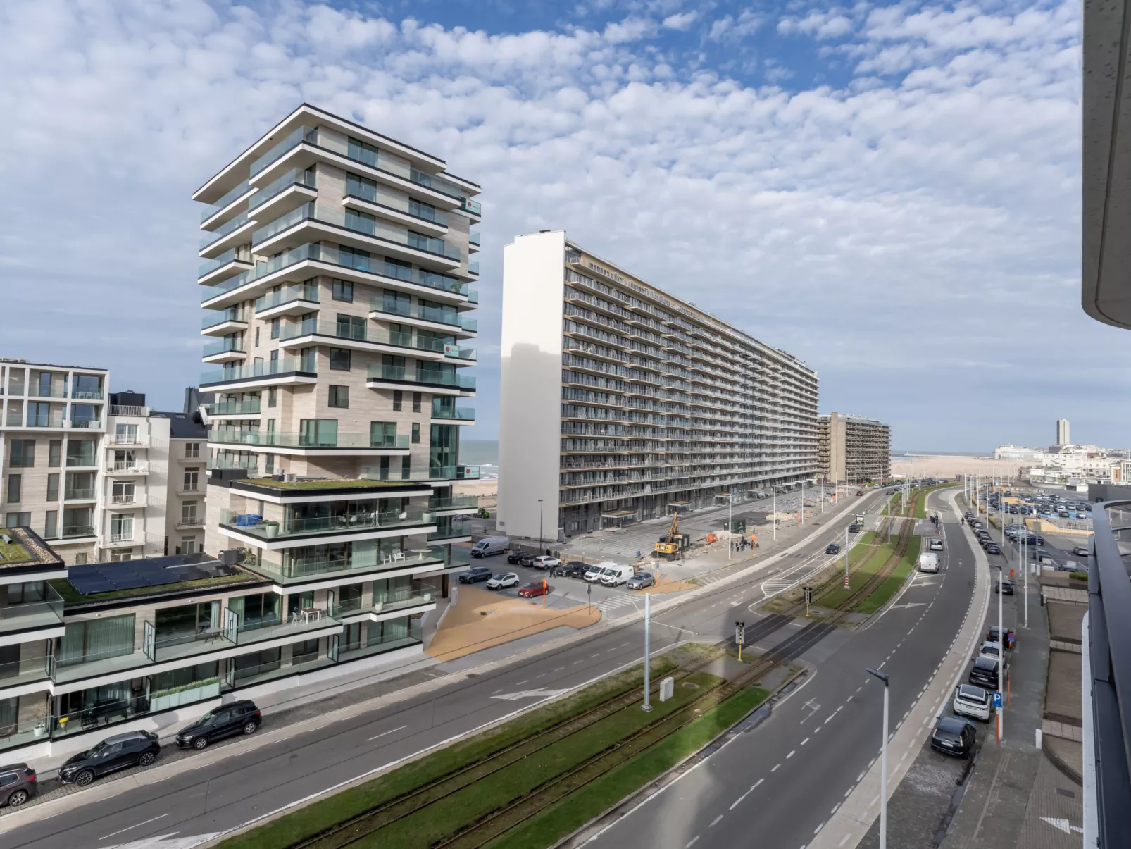 The Waves with parking-Dehors