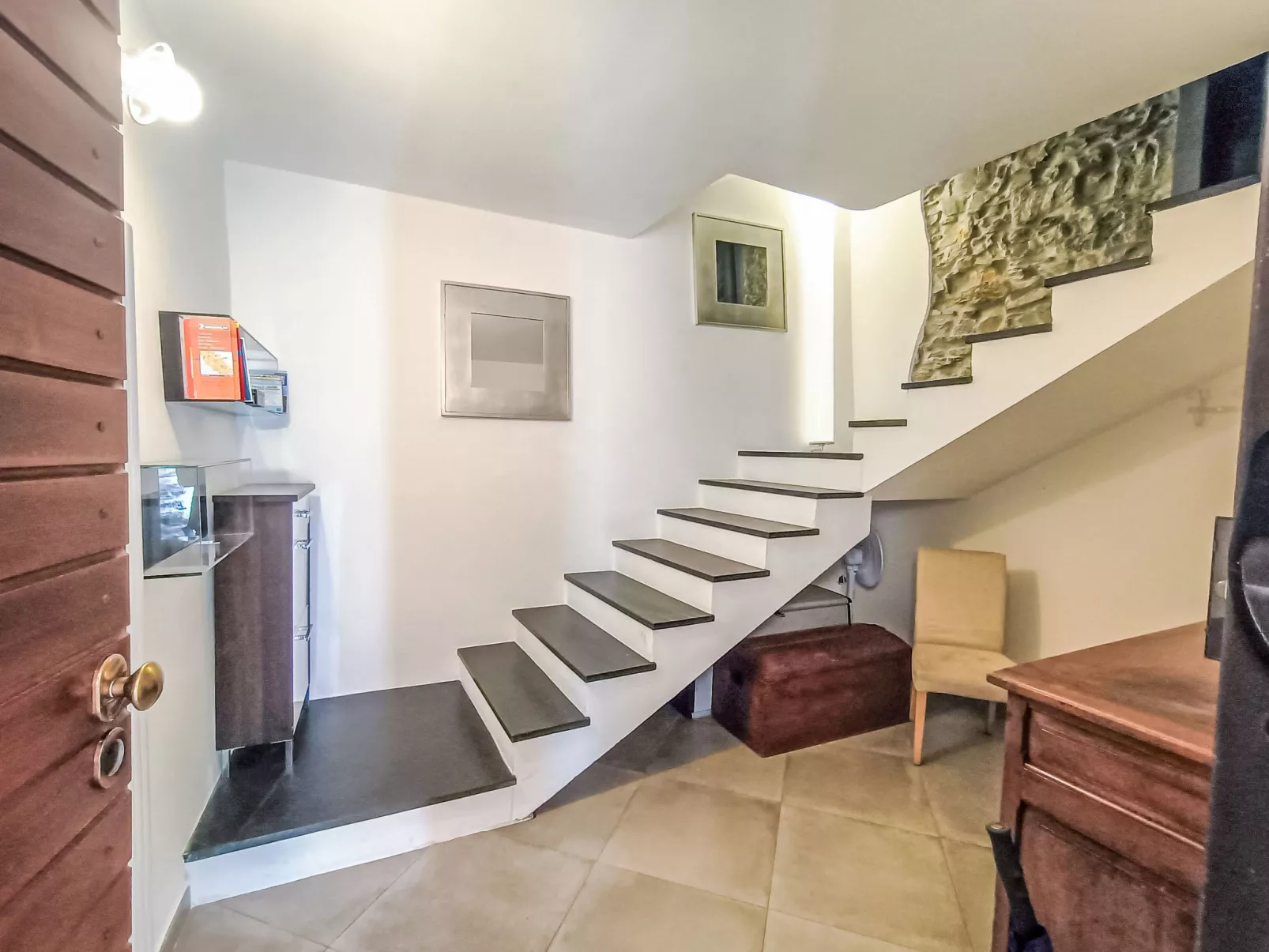 Terrazza con glicine-Drinnen