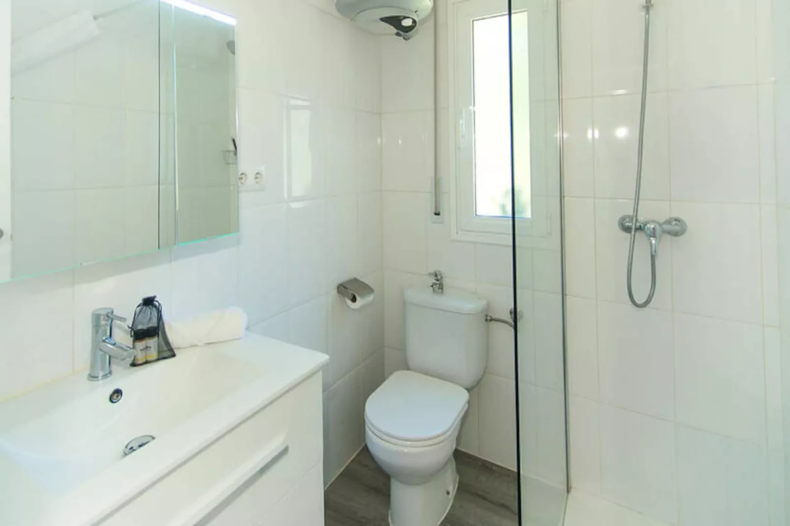 Maison à Roses-Untagged