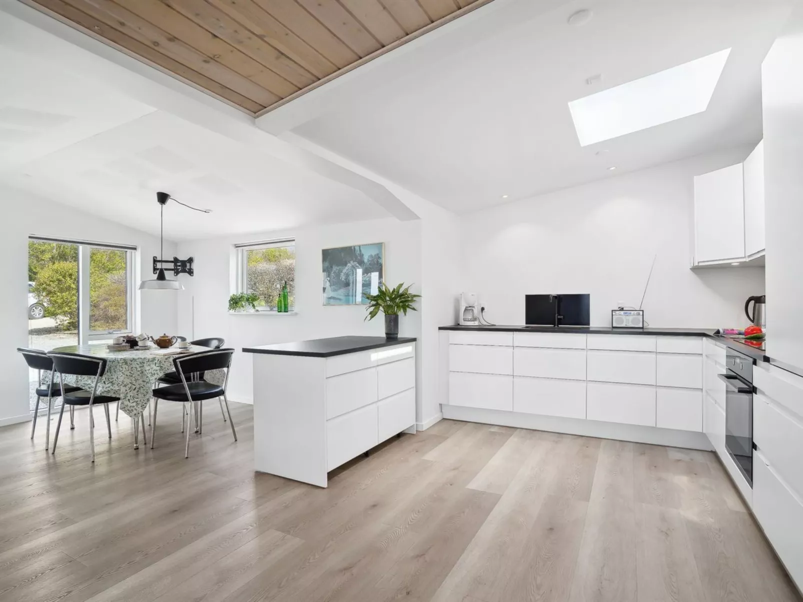 "Annabeth" - 300m to the fjord-Inside