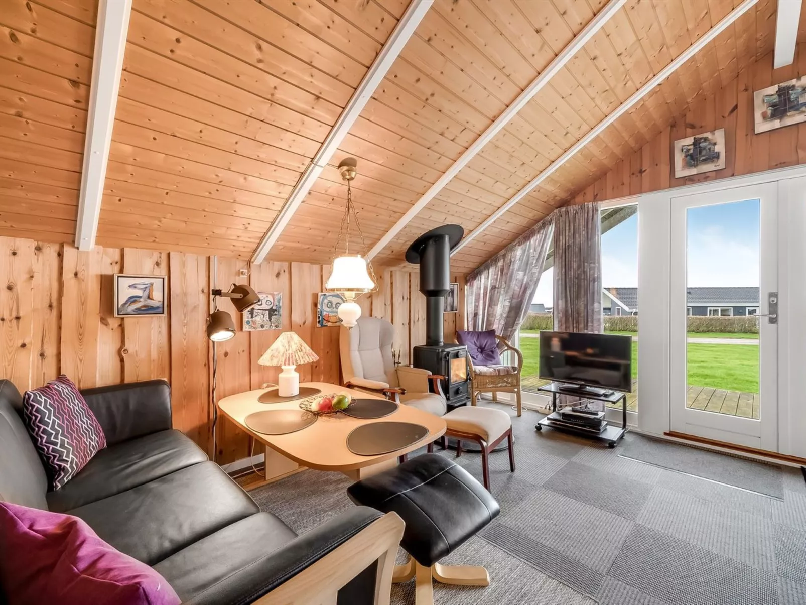 "Lonne" - 750m to the fjord-Inside