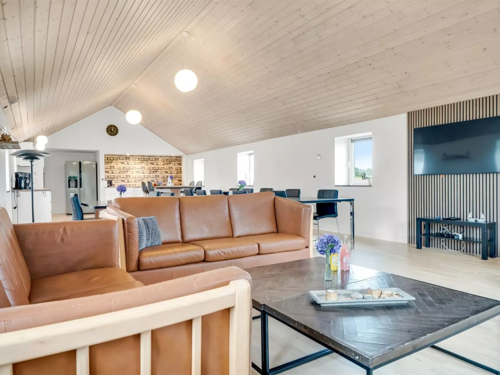 "Folkar" - 3km to the fjord-Inside