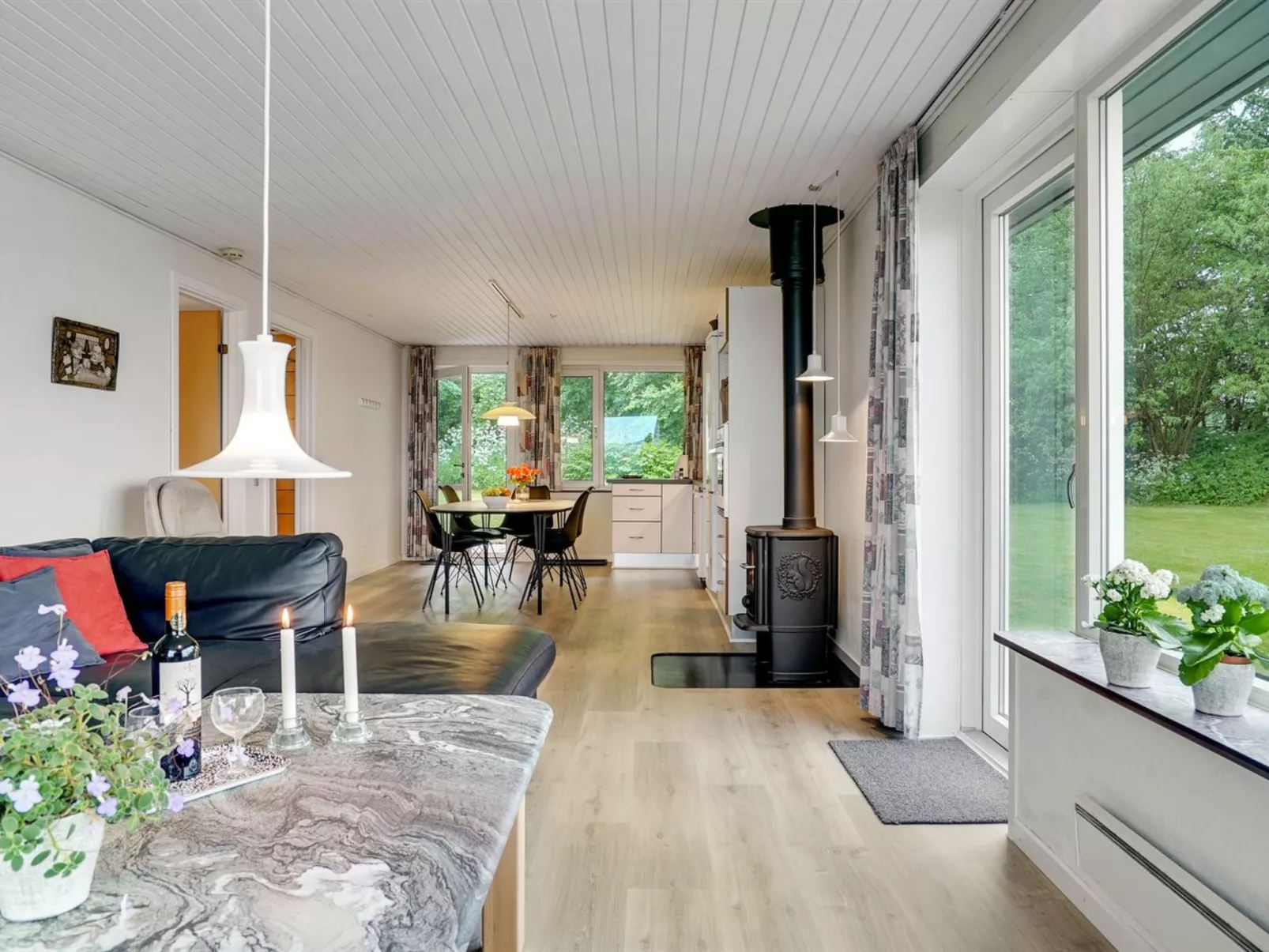 "Ephra" - 250m to the fjord-Drinnen