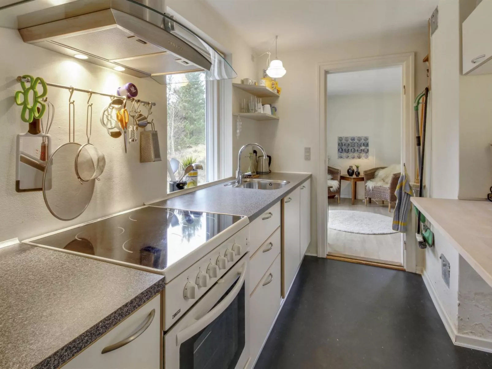 "Ridir" - 3.5km from the sea-Inside