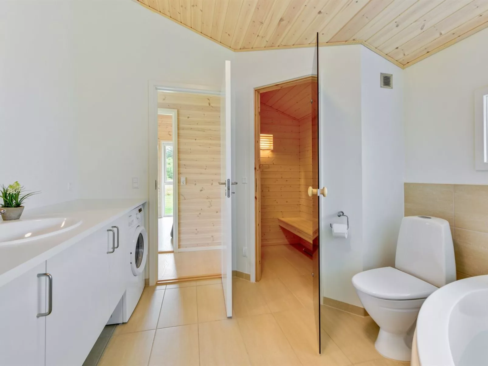 "Tindra" - 30m to the fjord-Dedans