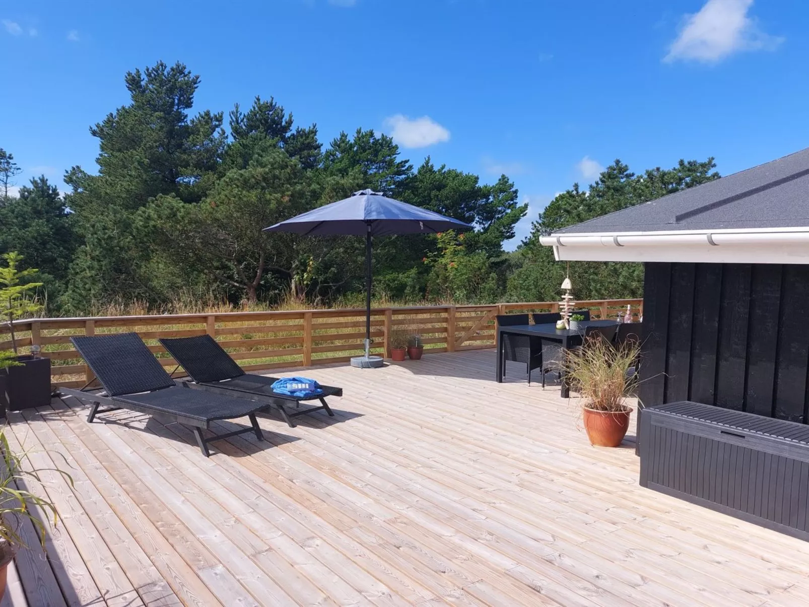 "Elgin" - 1.8km from the sea-Outside