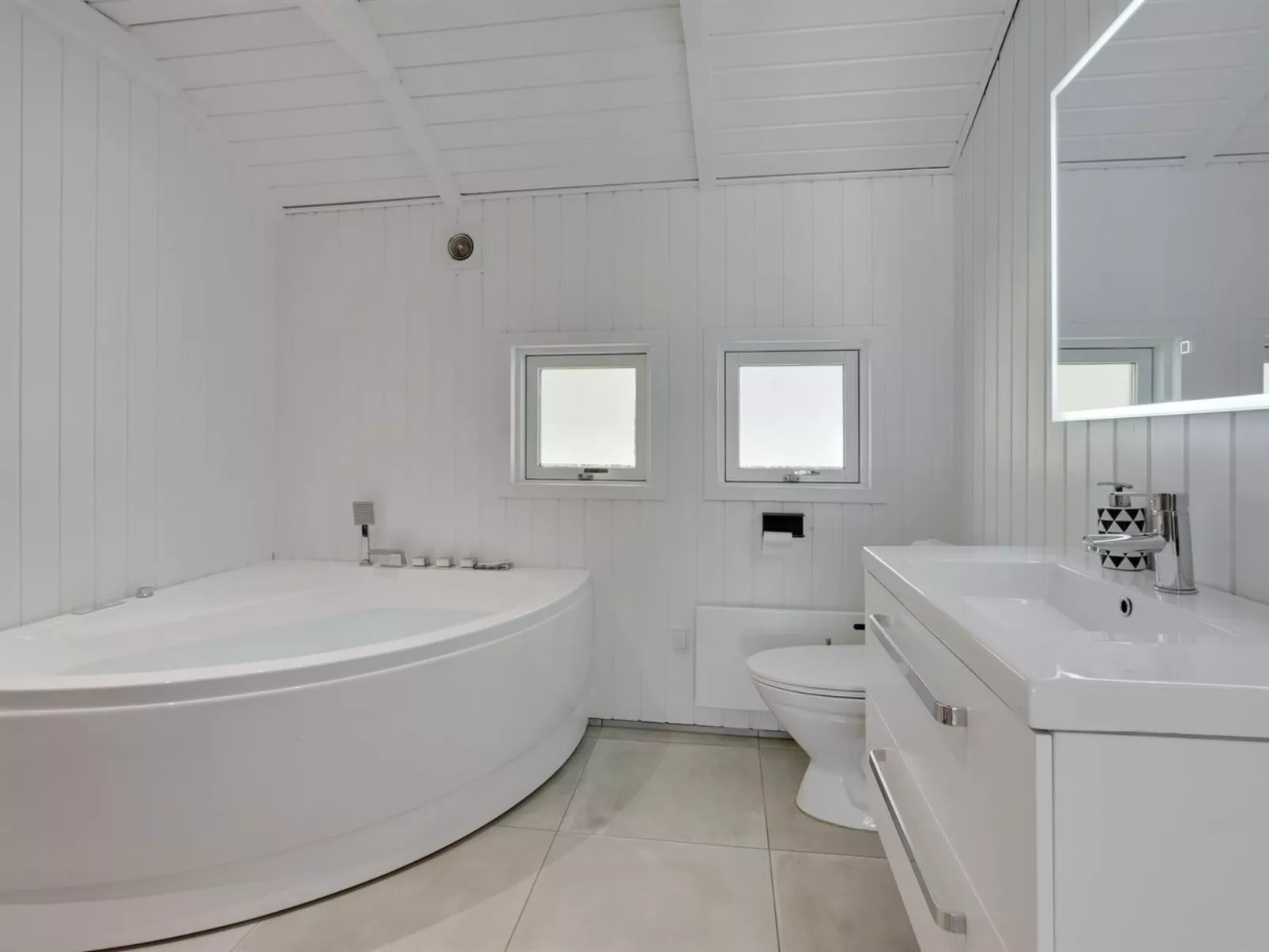 "Lin" - 2.9km from the sea-Dedans