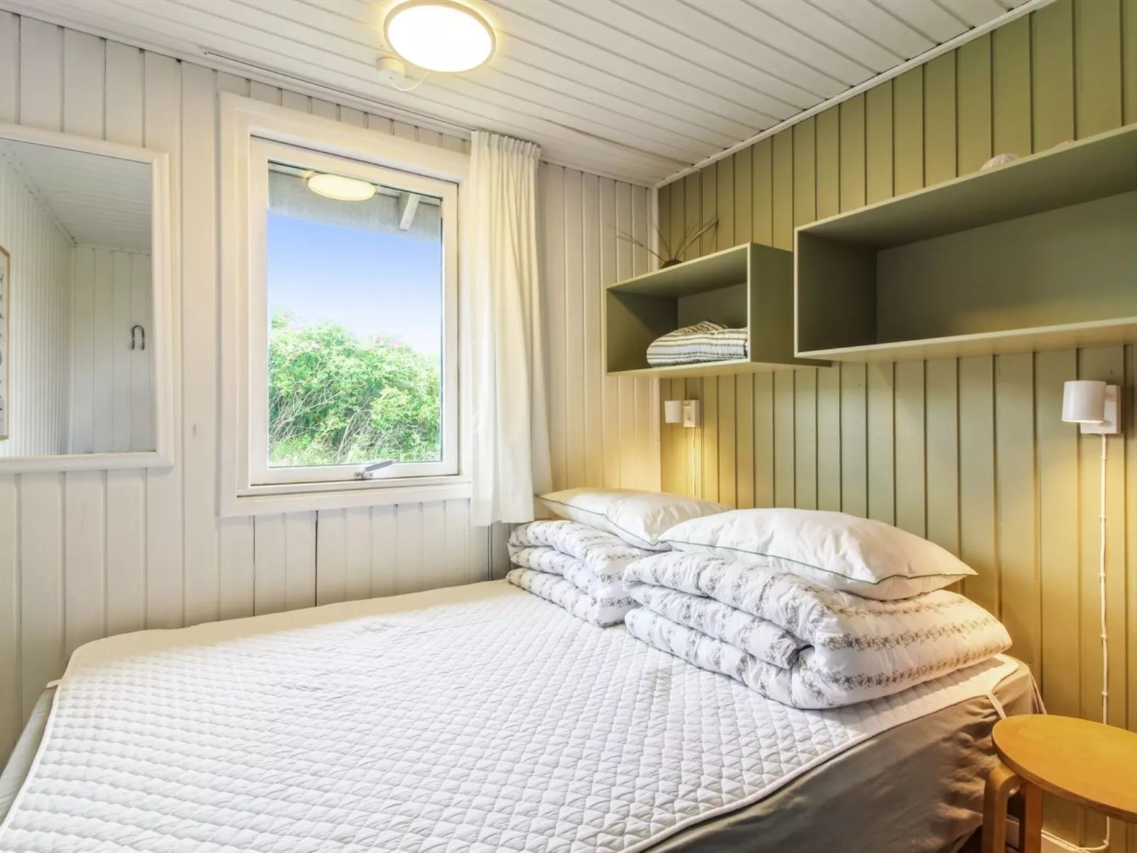 "Harry" - 100m from the sea-Dedans