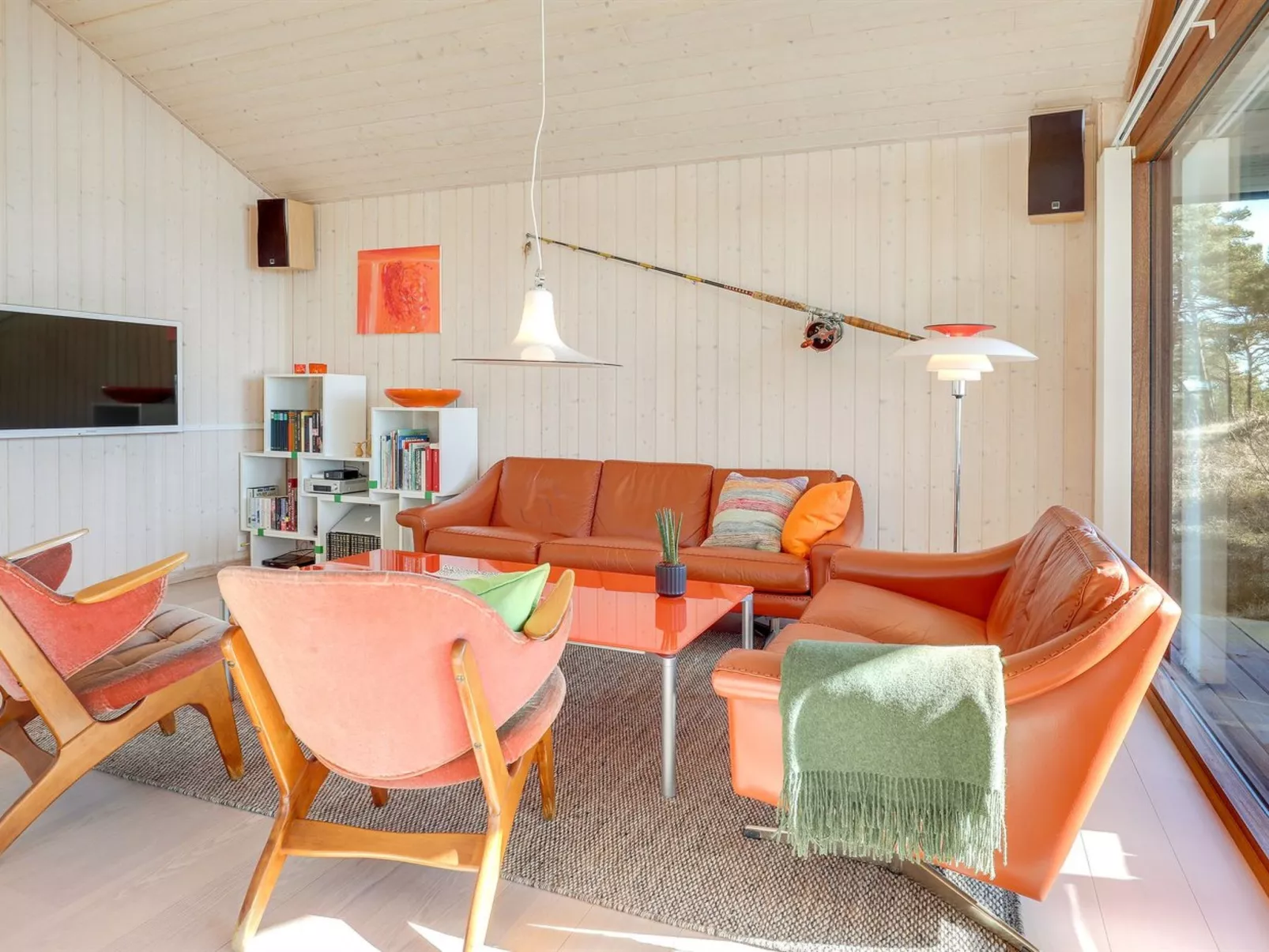 "Unto" - 25m from the sea-Drinnen