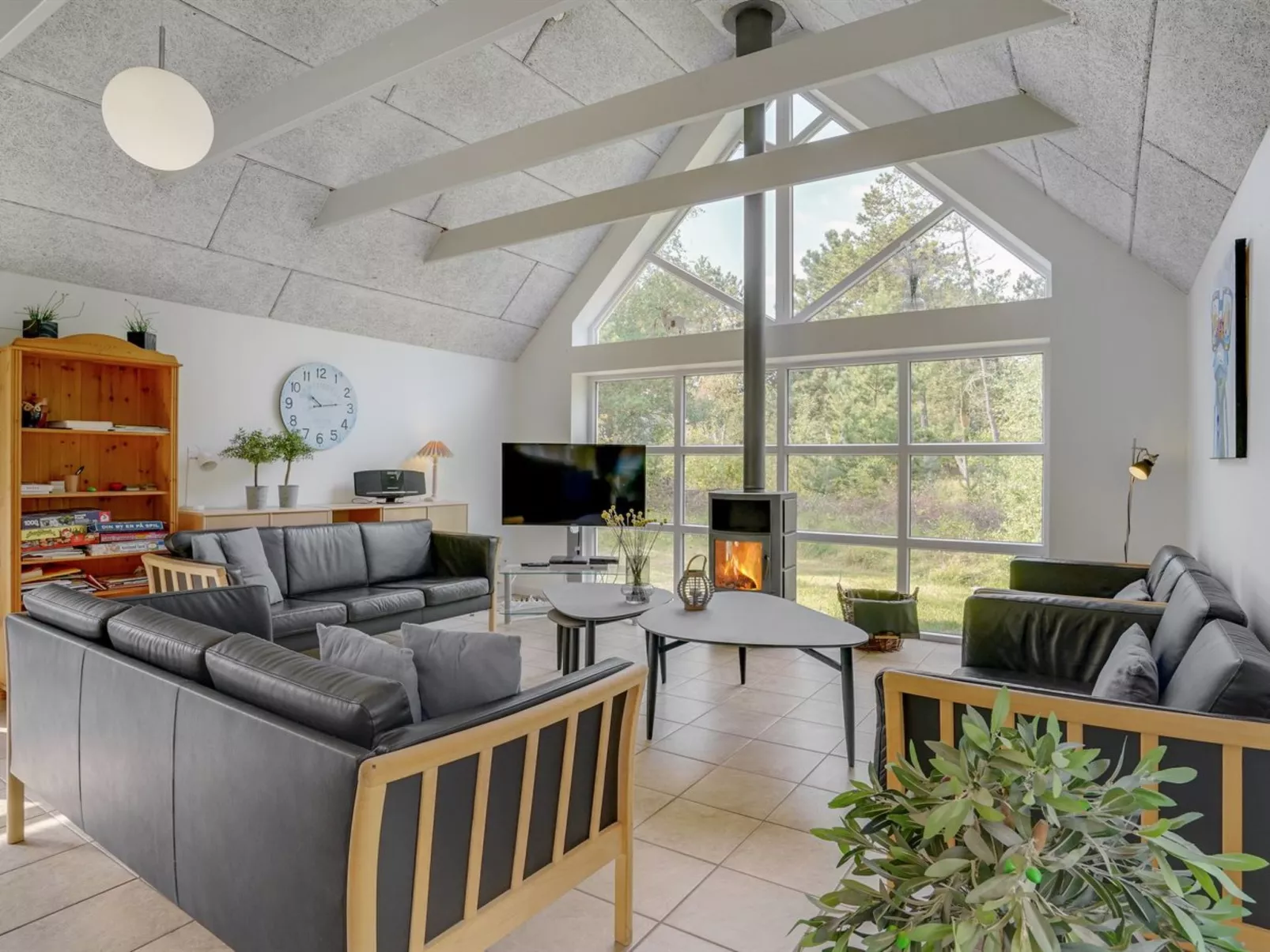 "Jenna" - 1.4km from the sea-Inside