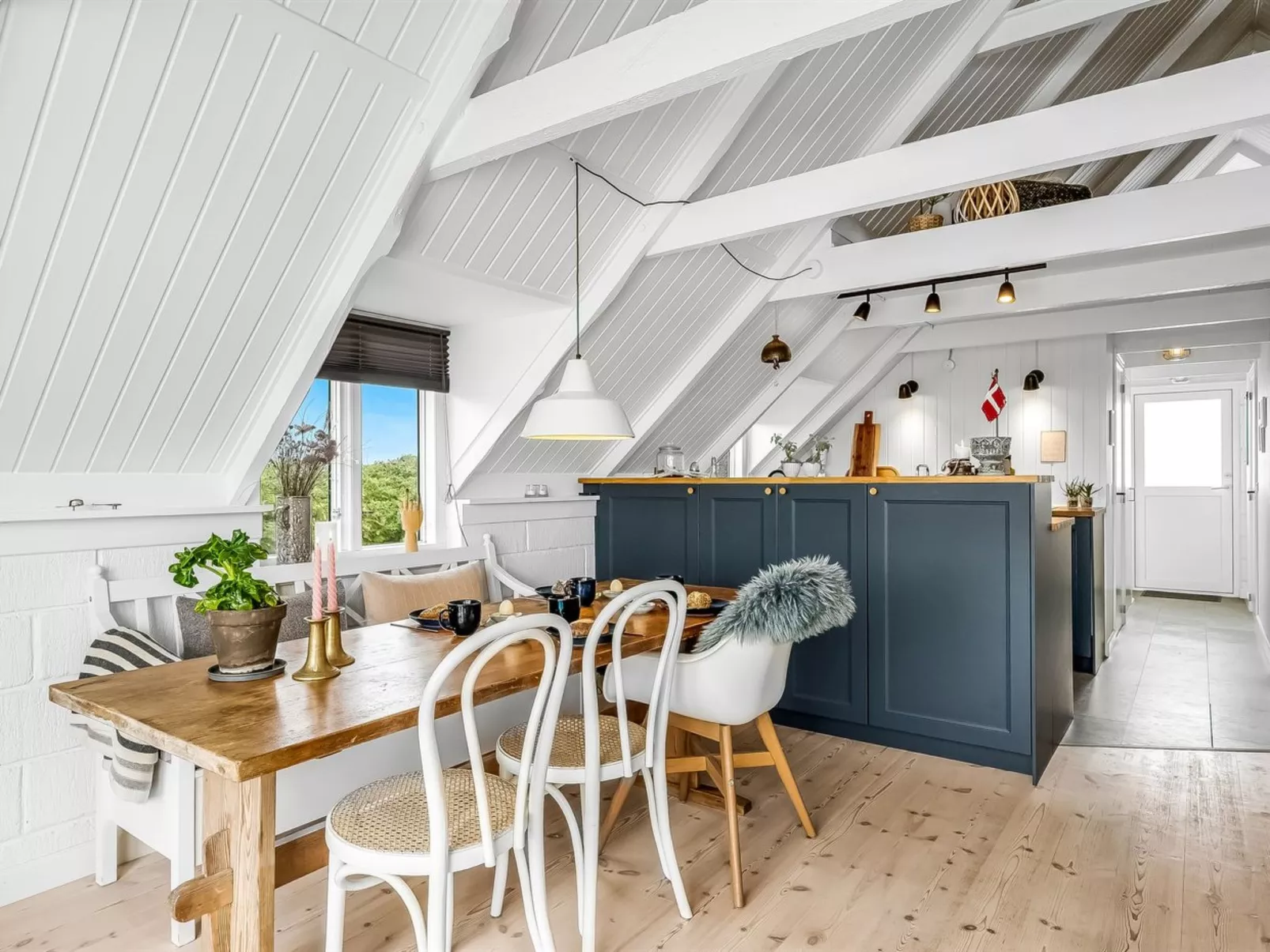 "Hen" - 400m from the sea-Dedans