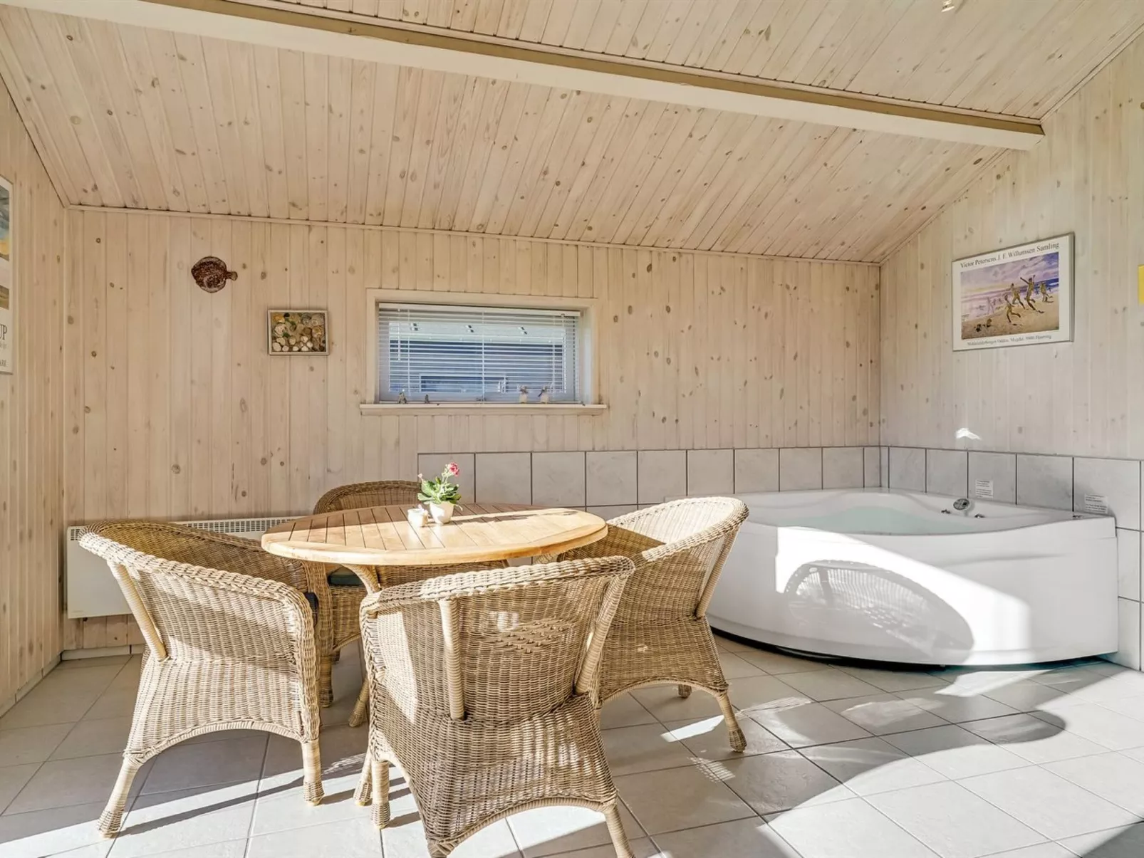 "Aashild" - 400m from the sea-Inside