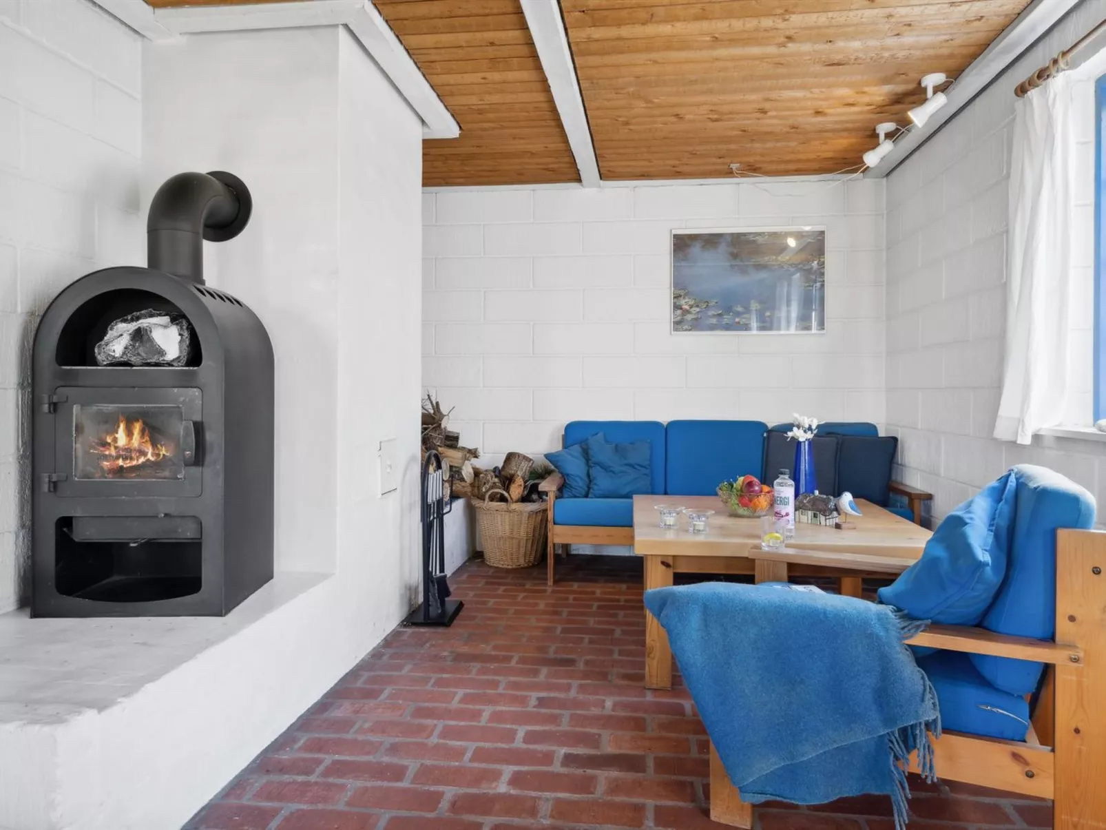 "Ema" - 5km from the sea-Drinnen