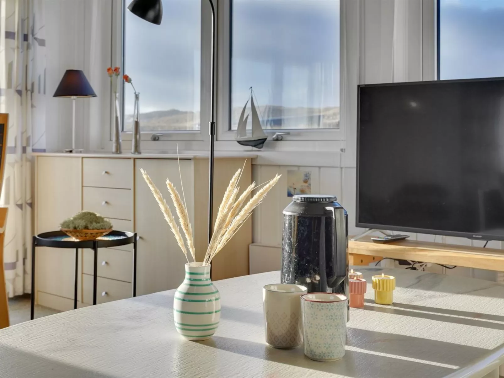 "Ozeana" -  from the sea-Dedans