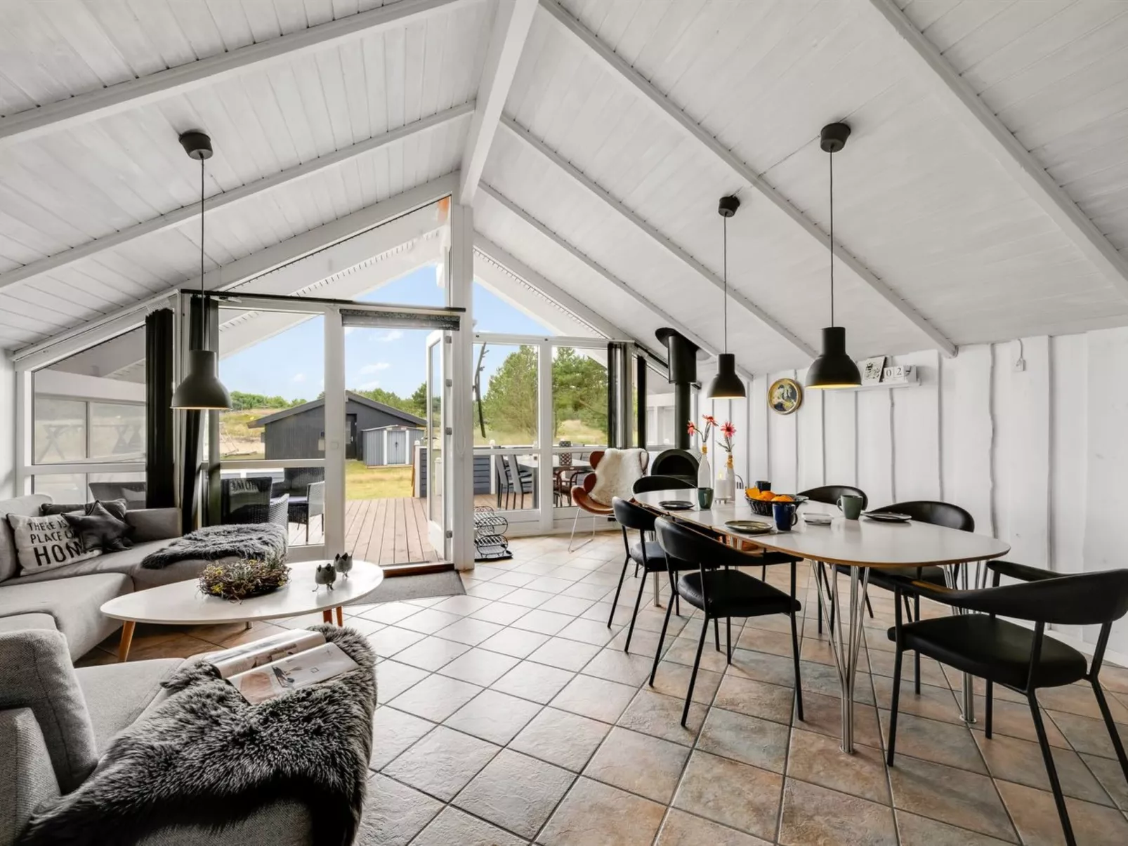 "Cyrill" - 250m to the fjord-Dedans