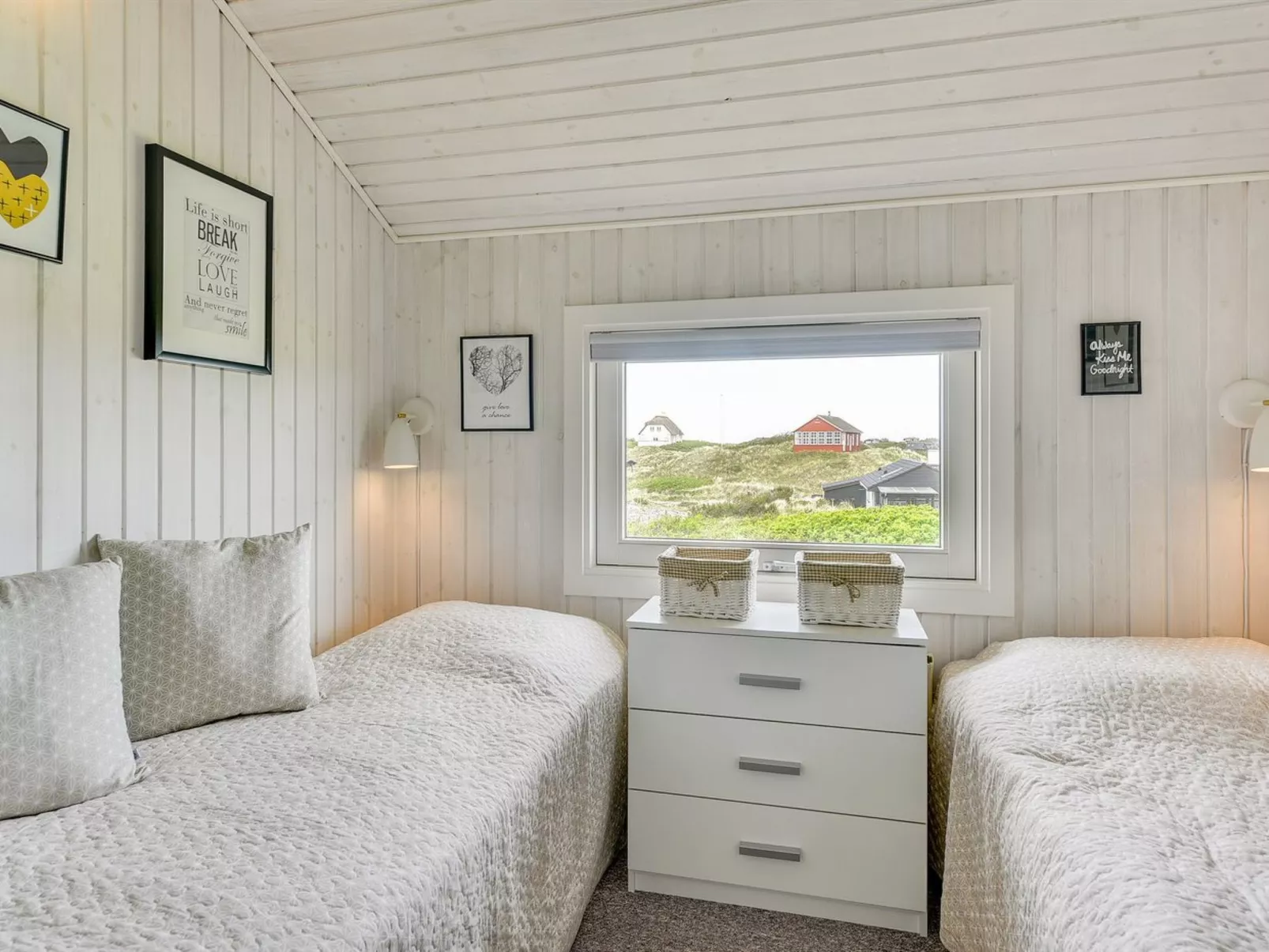 "Thrond" - 200m from the sea-Drinnen